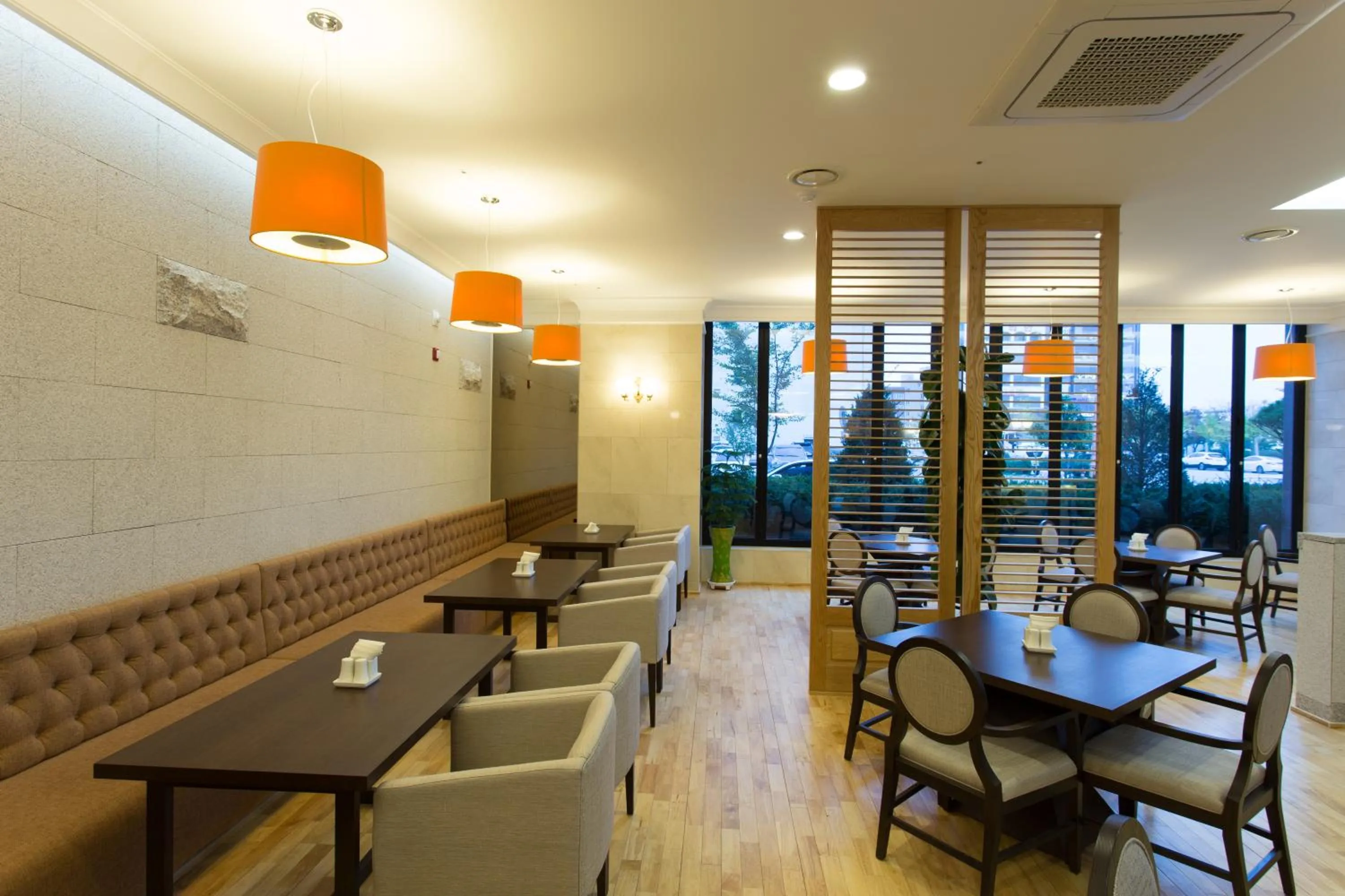 Restaurant/places to eat in Fontana Beach Hotel