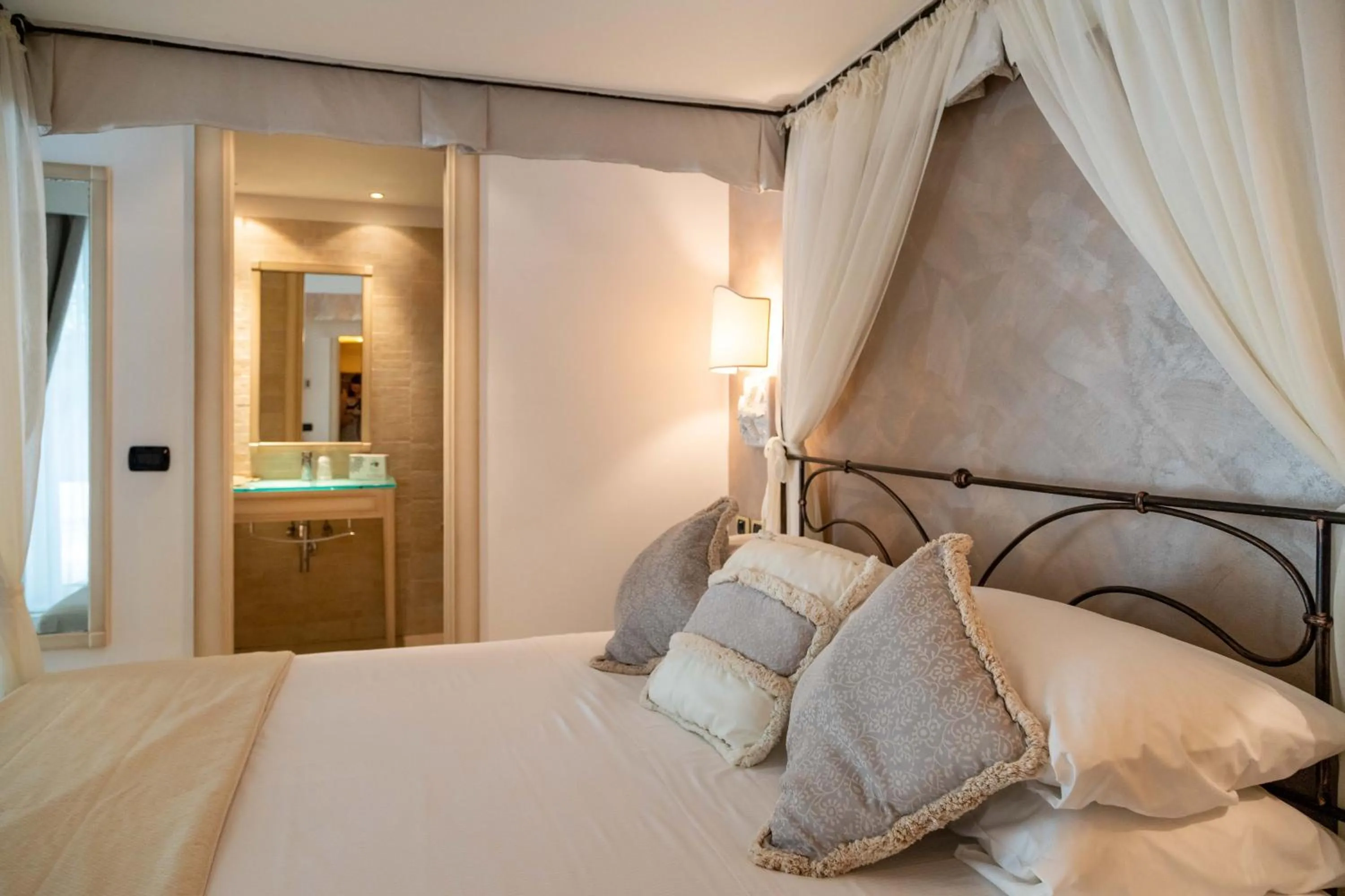 Bed in AH Premium Baia dei Faraglioni