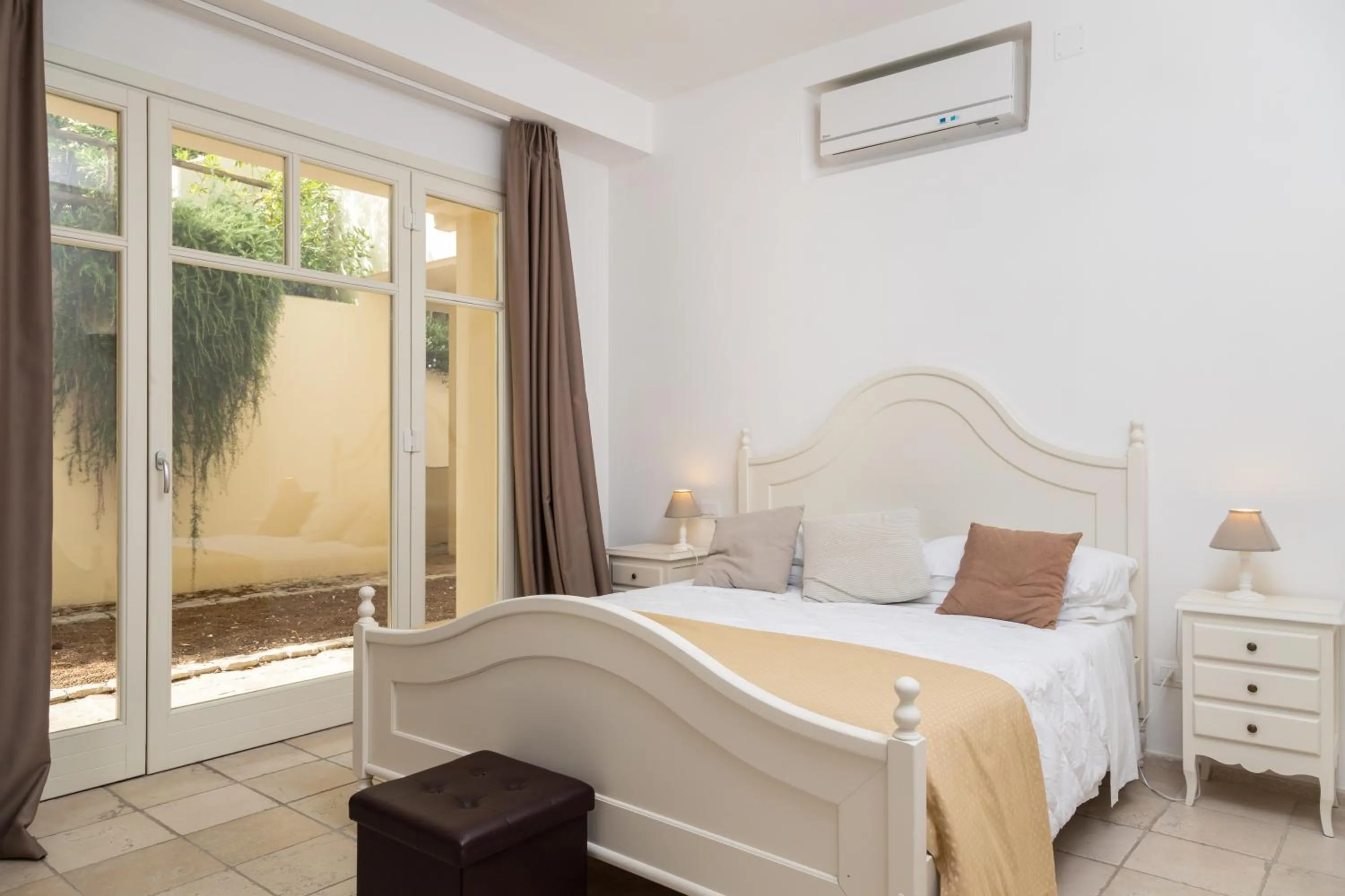 Bed in Apulia Hotel Baia dei Faraglioni Resort