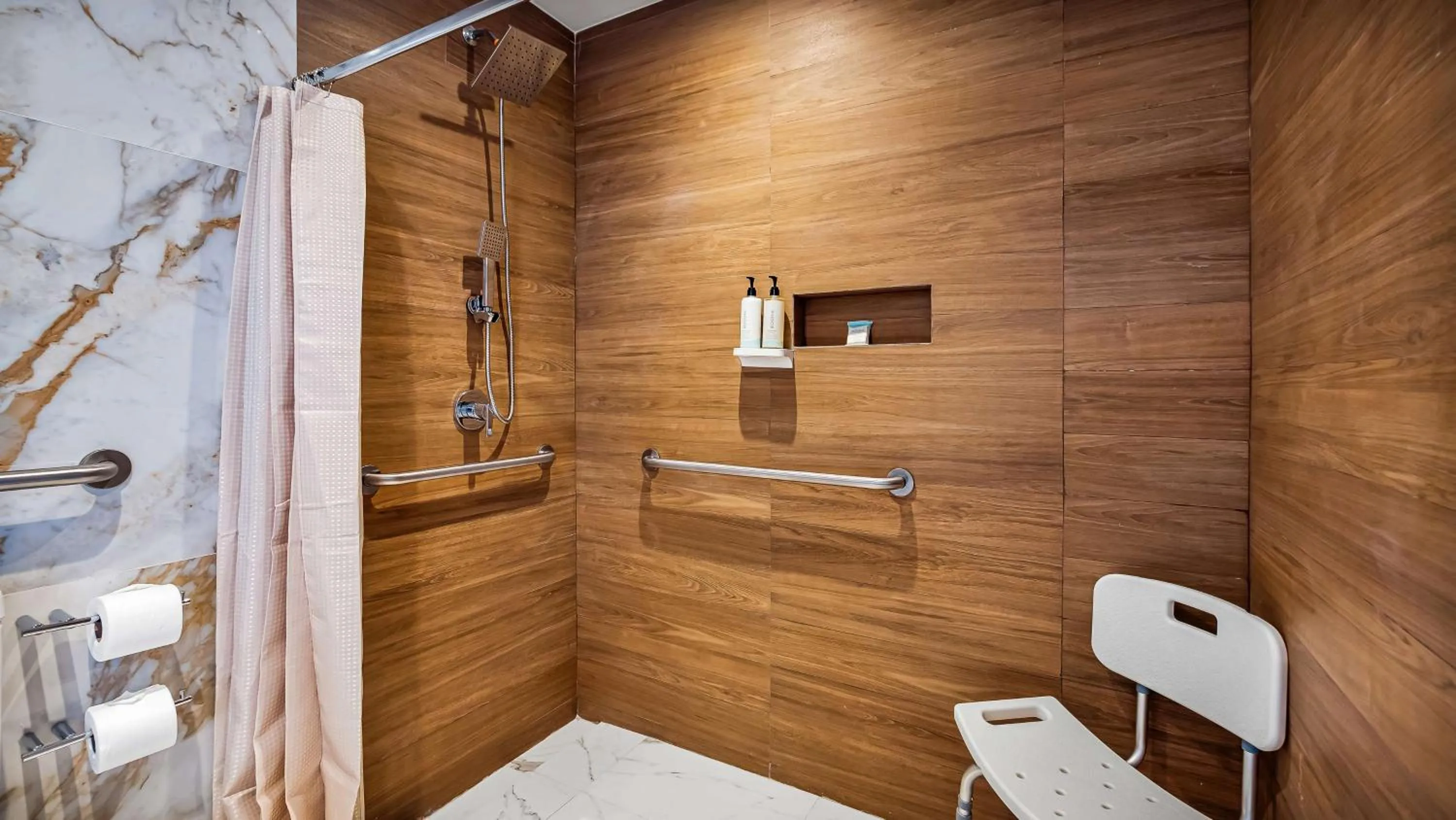 Bathroom in Hampton By Hilton Queretaro Juriquilla