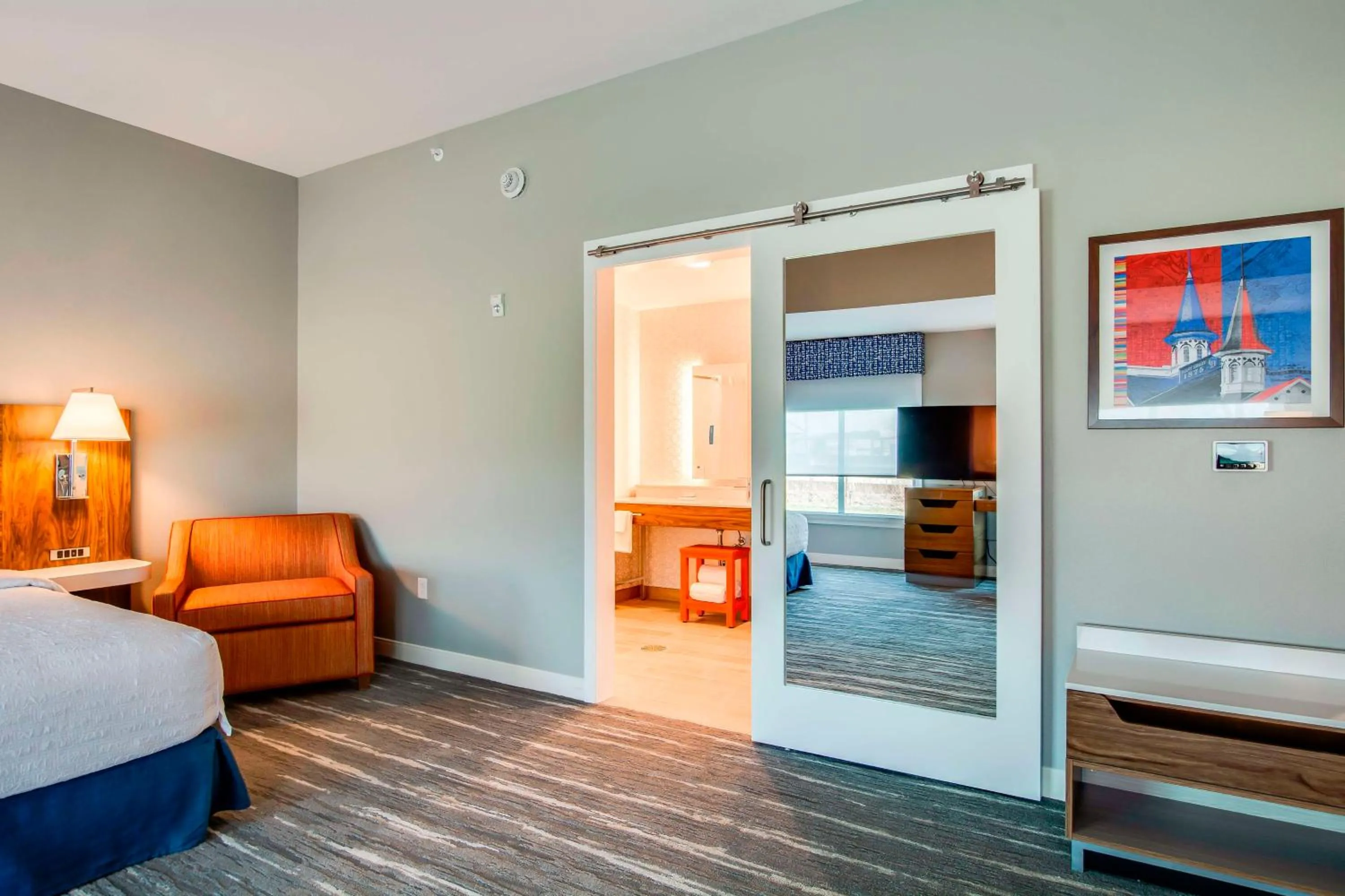 Bed in Hampton Inn & Suites By Hilton Louisville East Oxmoor