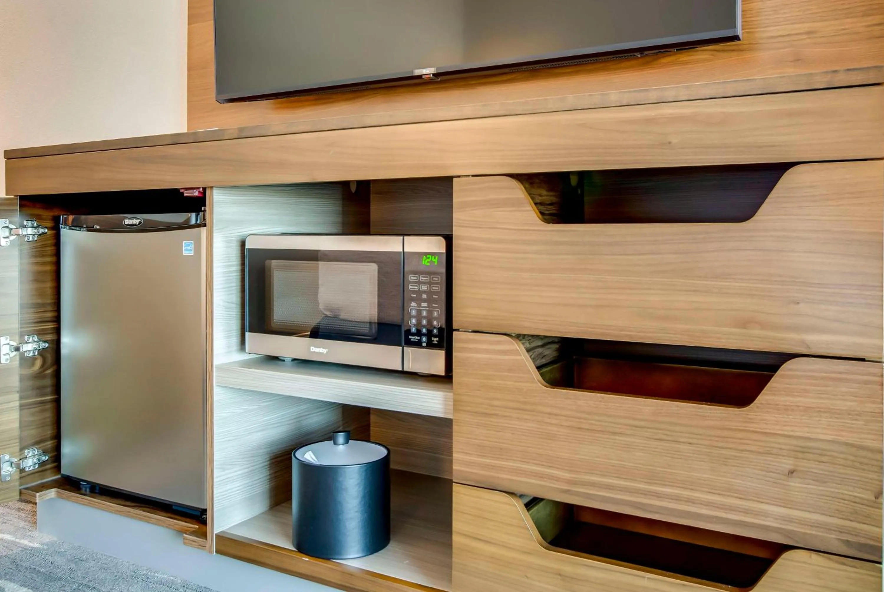 Photo of the whole room in Hampton Inn & Suites By Hilton Louisville East Oxmoor