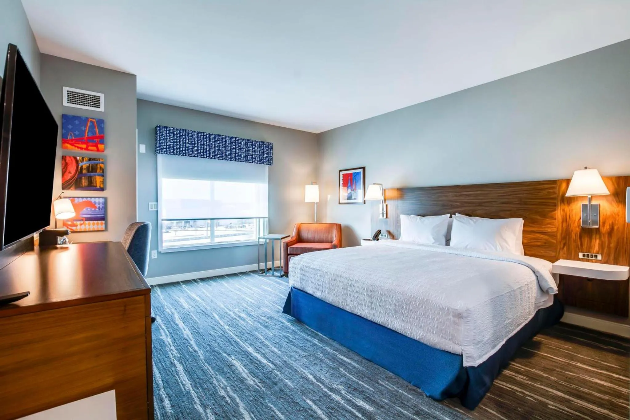 Bed in Hampton Inn & Suites By Hilton Louisville East Oxmoor