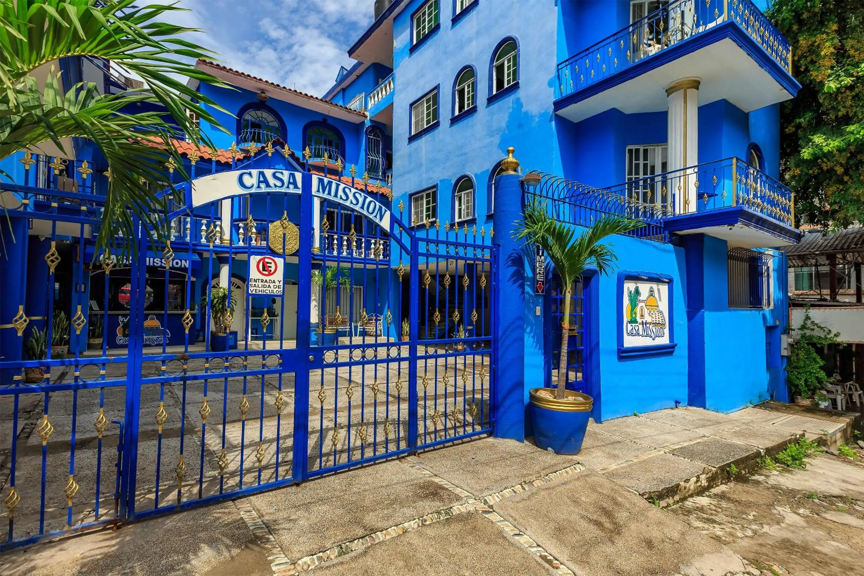 Facade/entrance in OYO Casa Mission