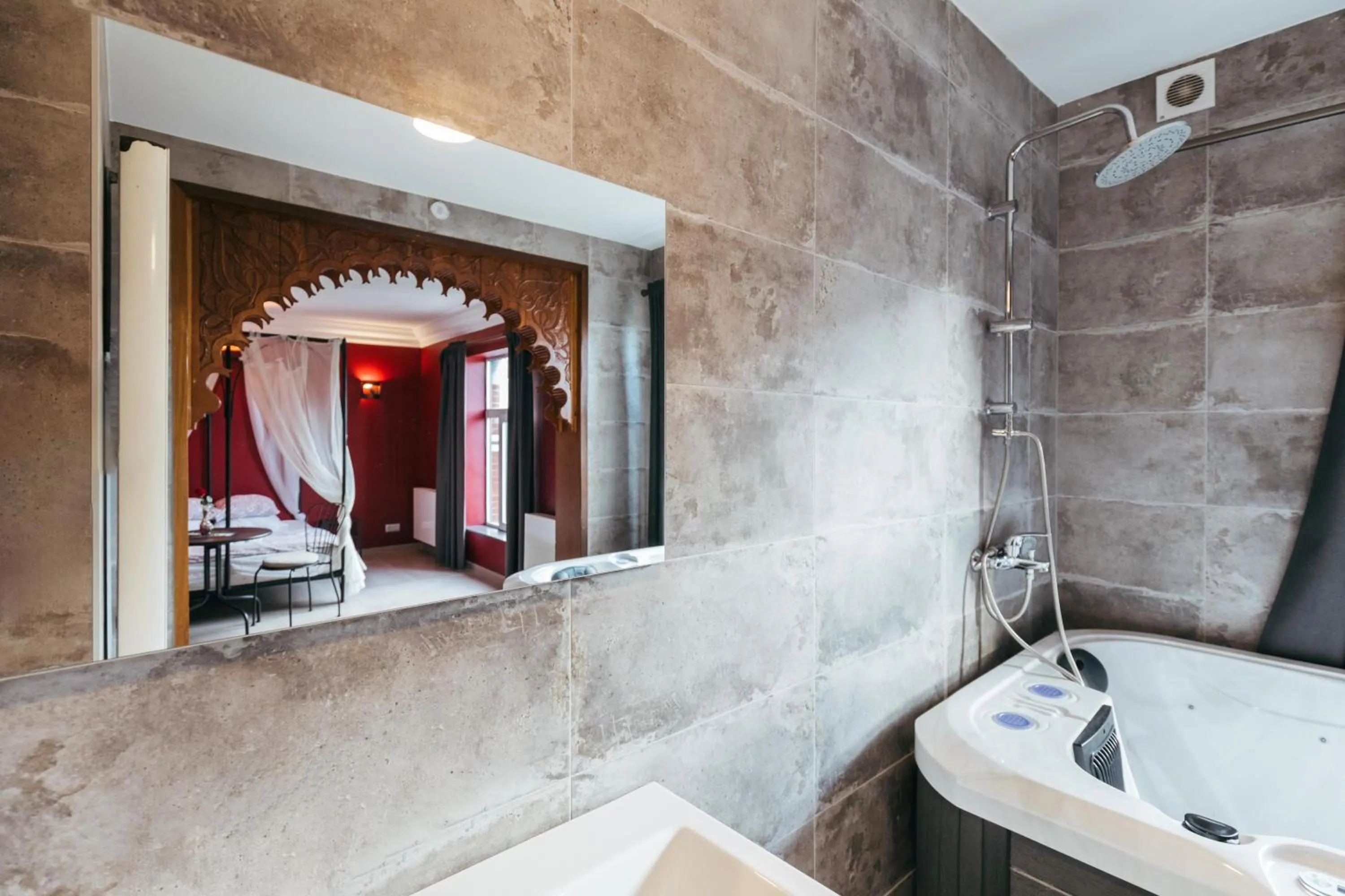 Shower in Hotel Riad Nour