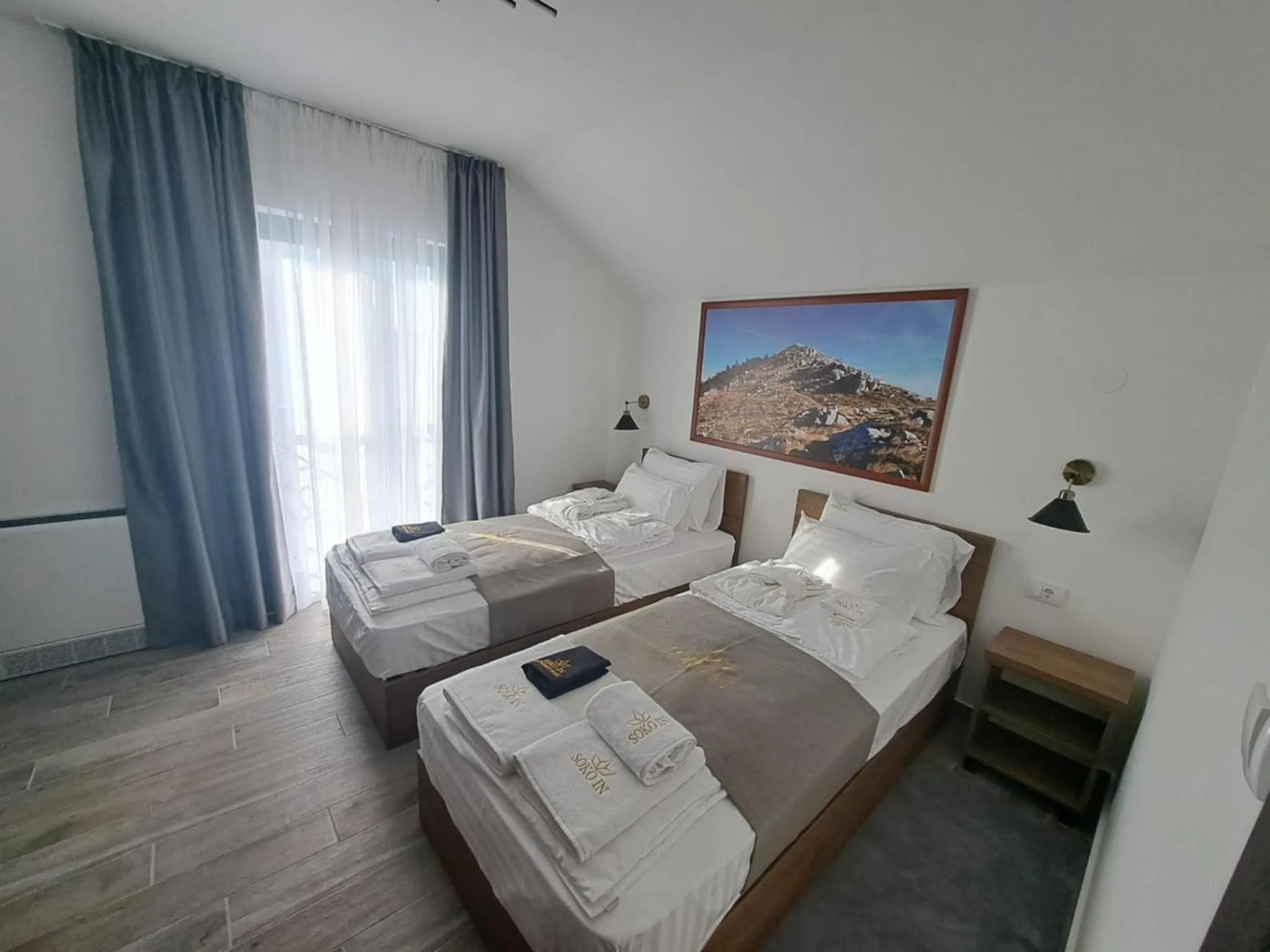Seating area, Bed in Soko IN Spa