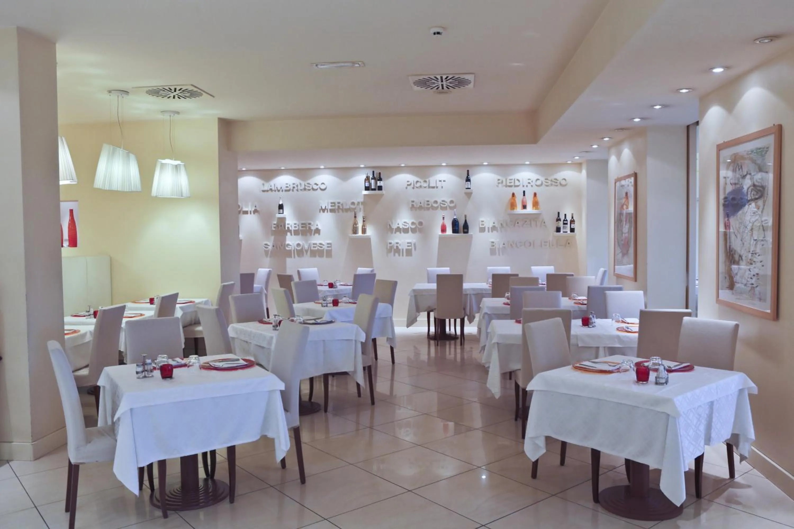 Restaurant/places to eat in Hotel Touring