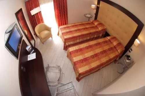 Photo of the whole room, Bed in Hotel Touring