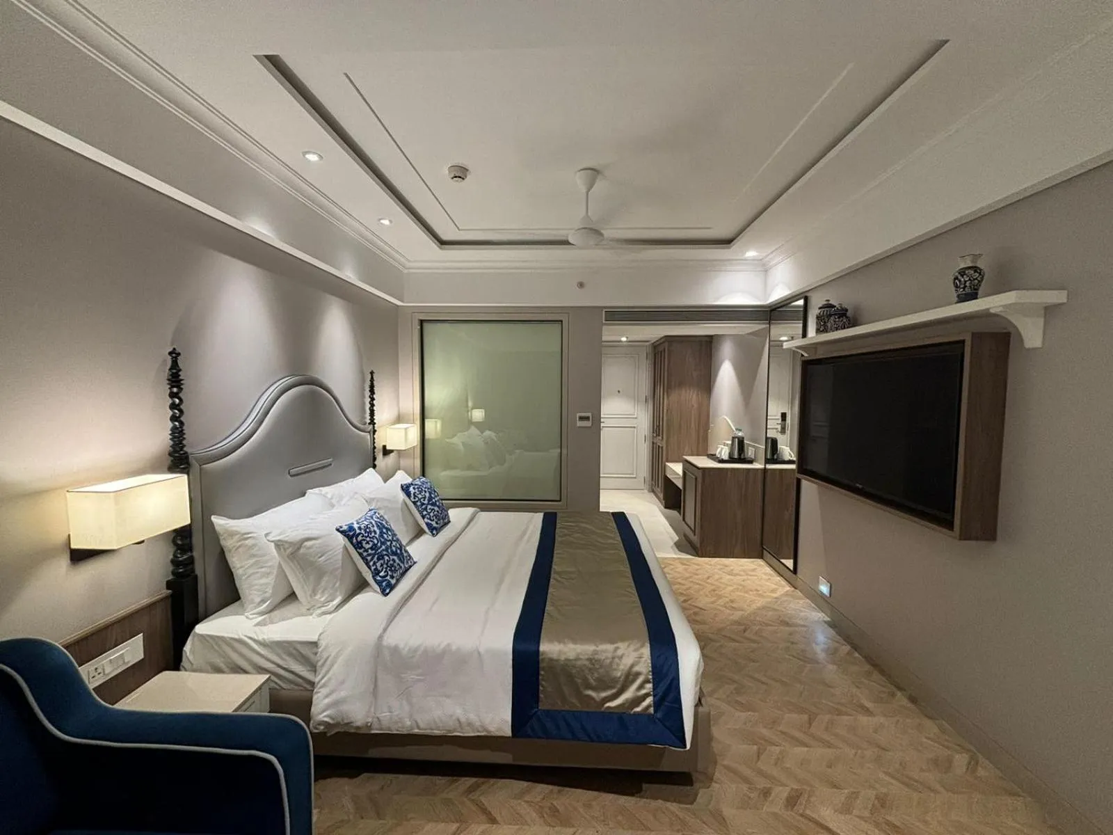 Communal lounge/ TV room, Bed in Meritas Auberge Calangute Goa