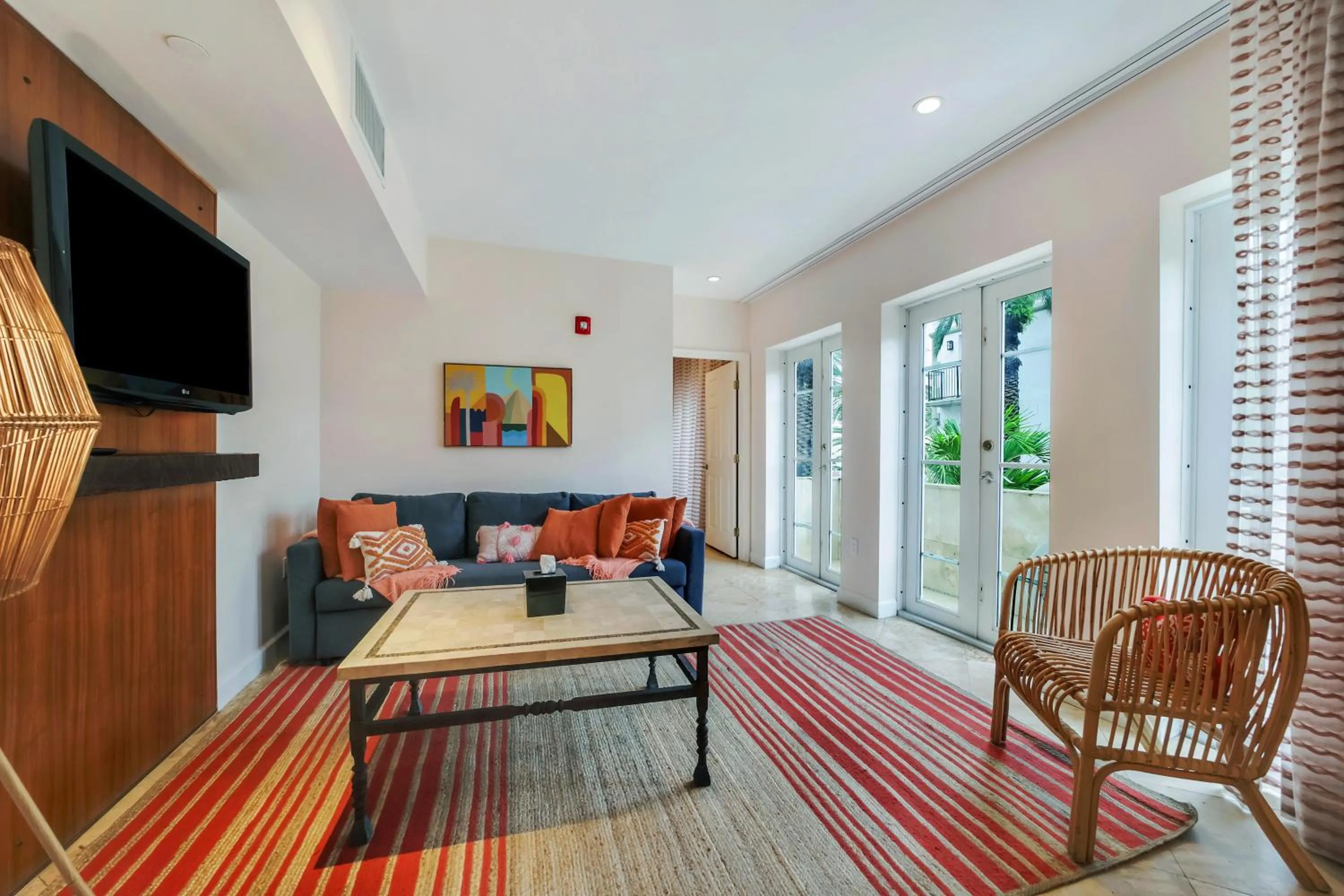 Communal lounge/ TV room in Casa Victoria Orchid Hotel