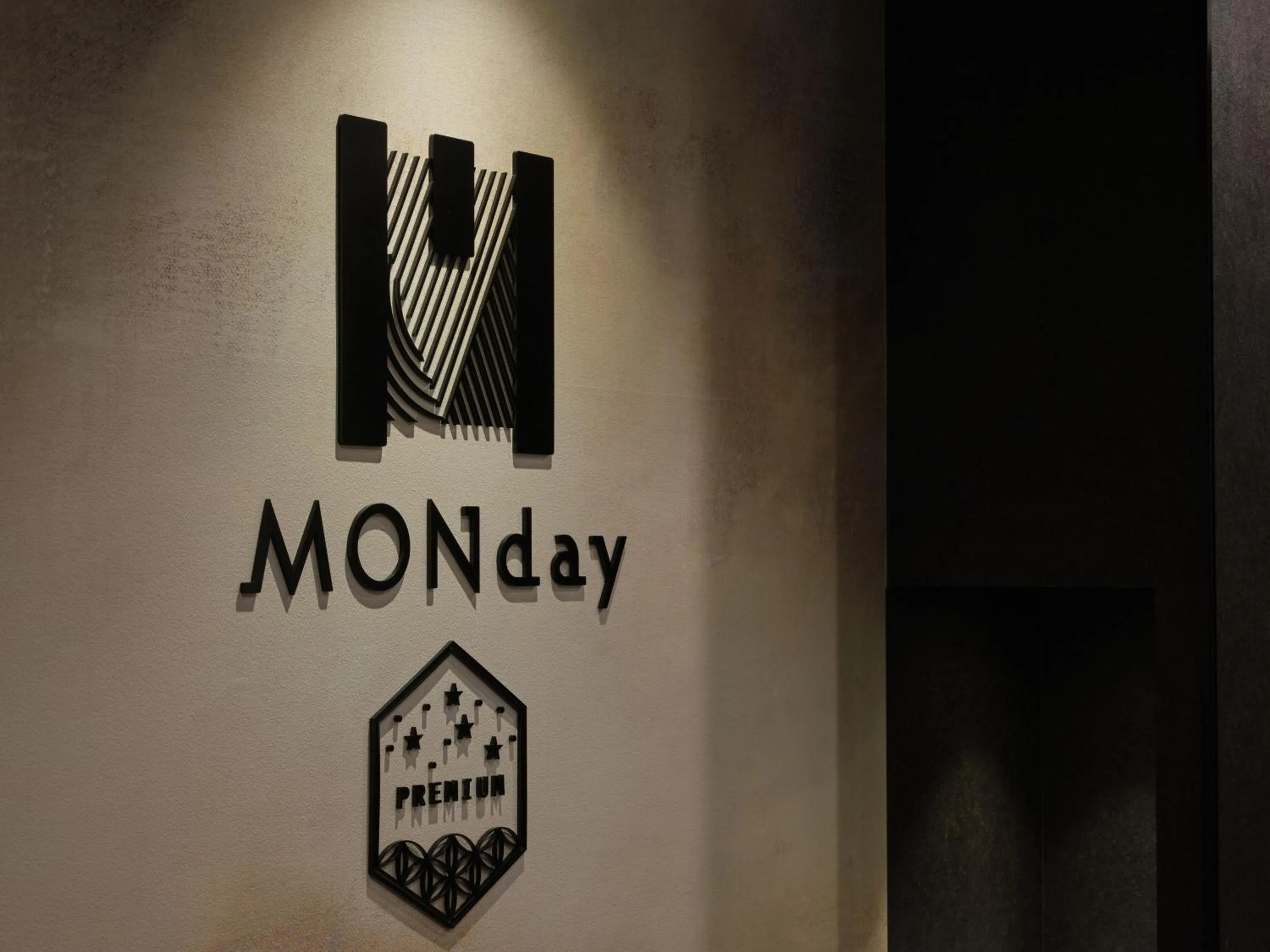 Logo/Certificate/Sign in MONday Apart Premium OSAKA NAMBA WEST