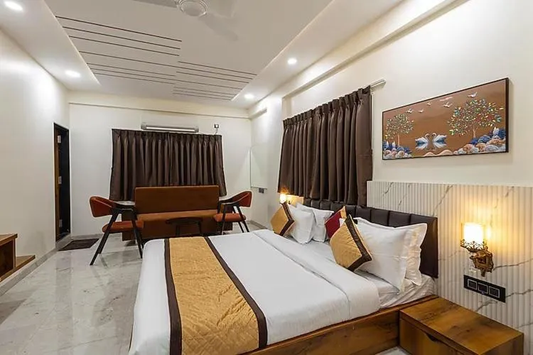 Bed in Hotel Money Plant