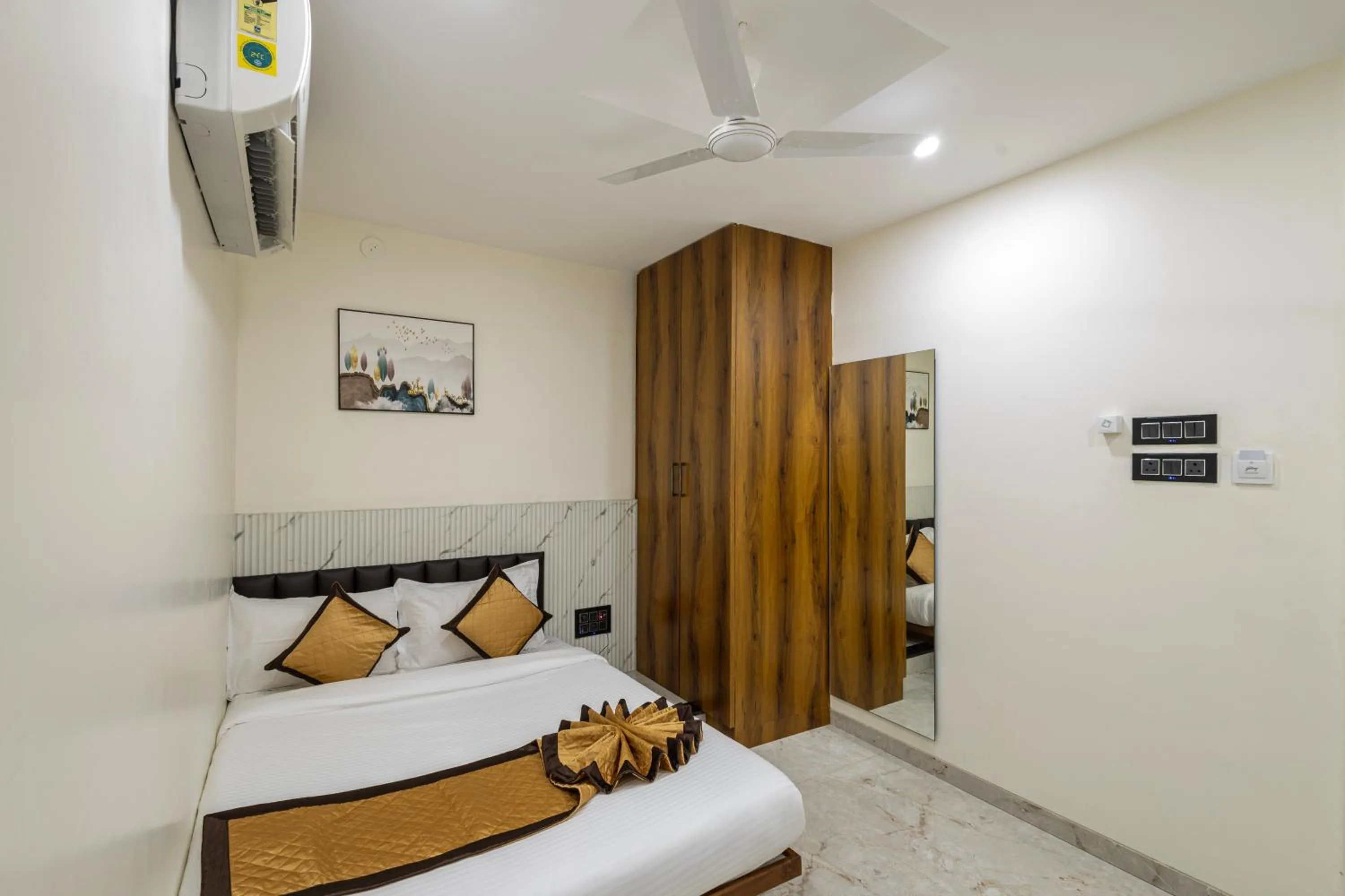 Bed in Hotel Money Plant