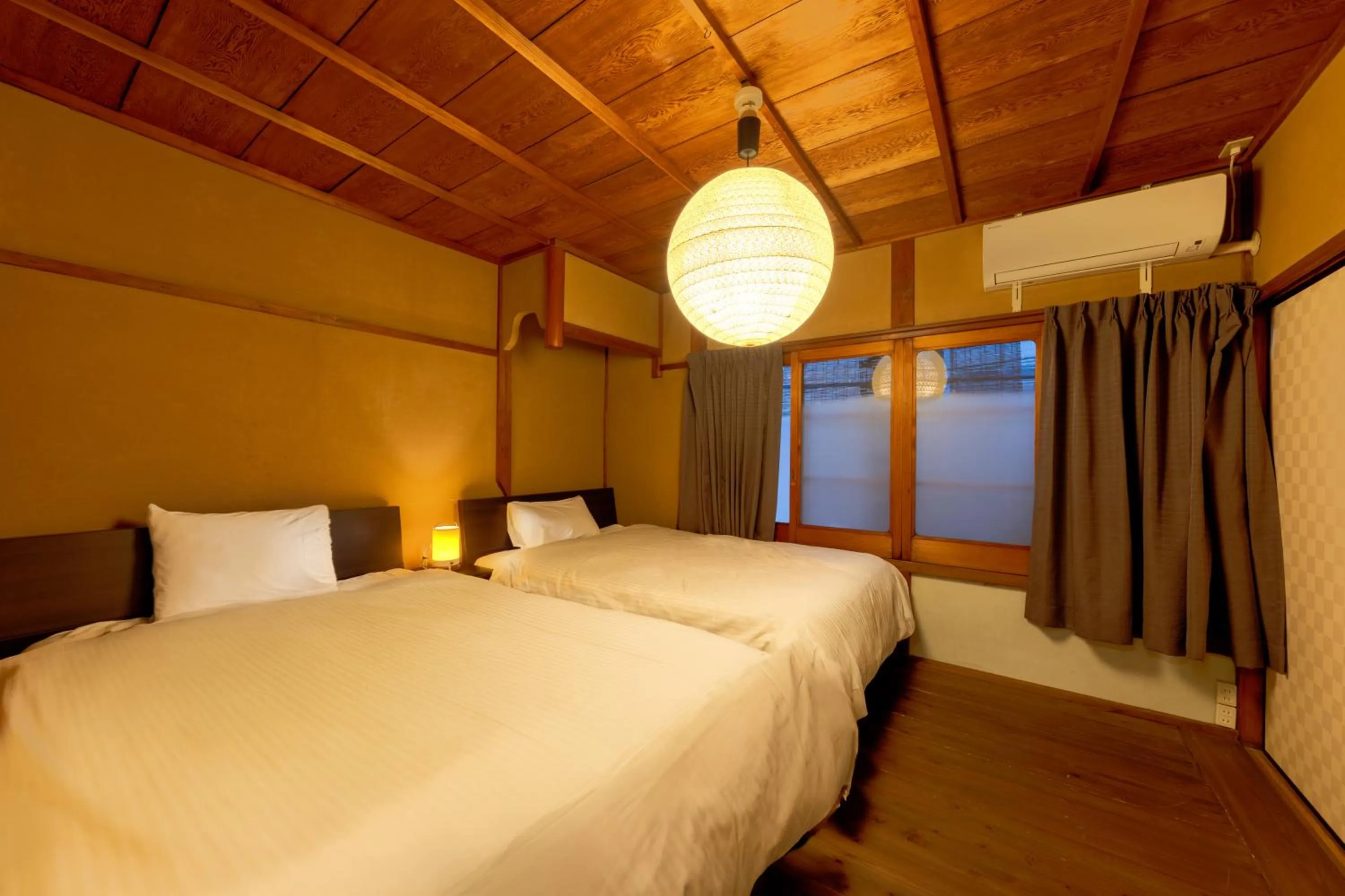 Photo of the whole room, Bed in Nijo-Ouan