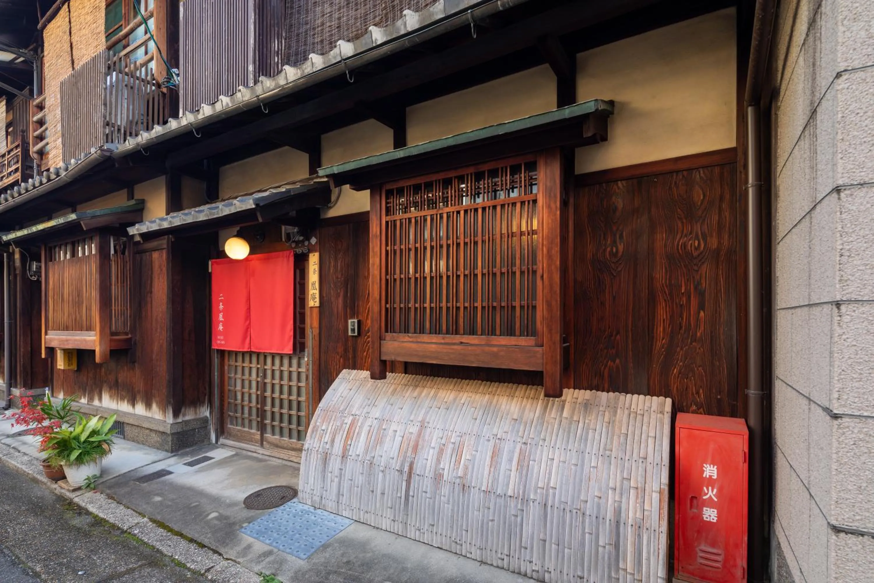 Property building in Nijo-Ouan