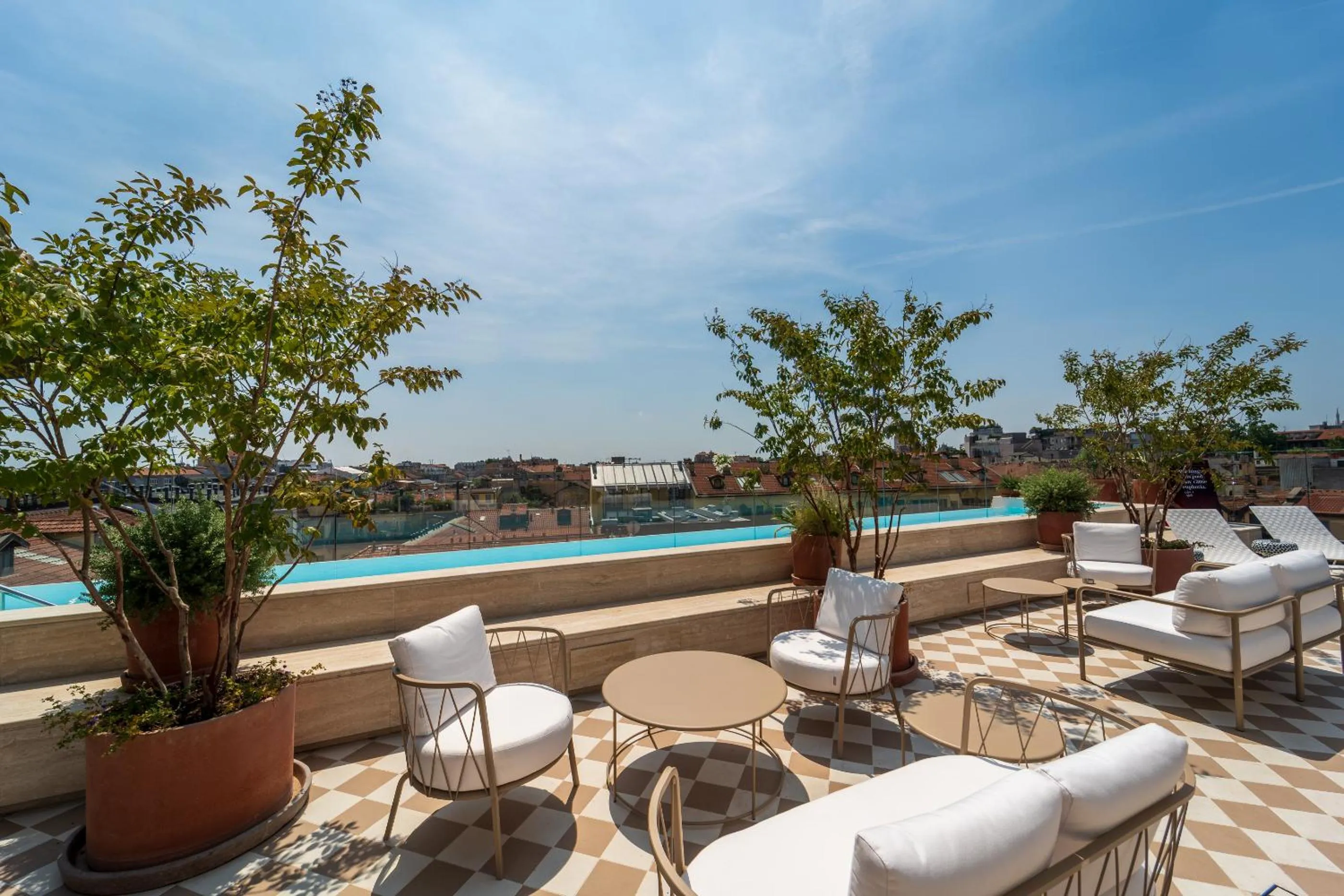 Swimming pool in Hotel Calimala Milano