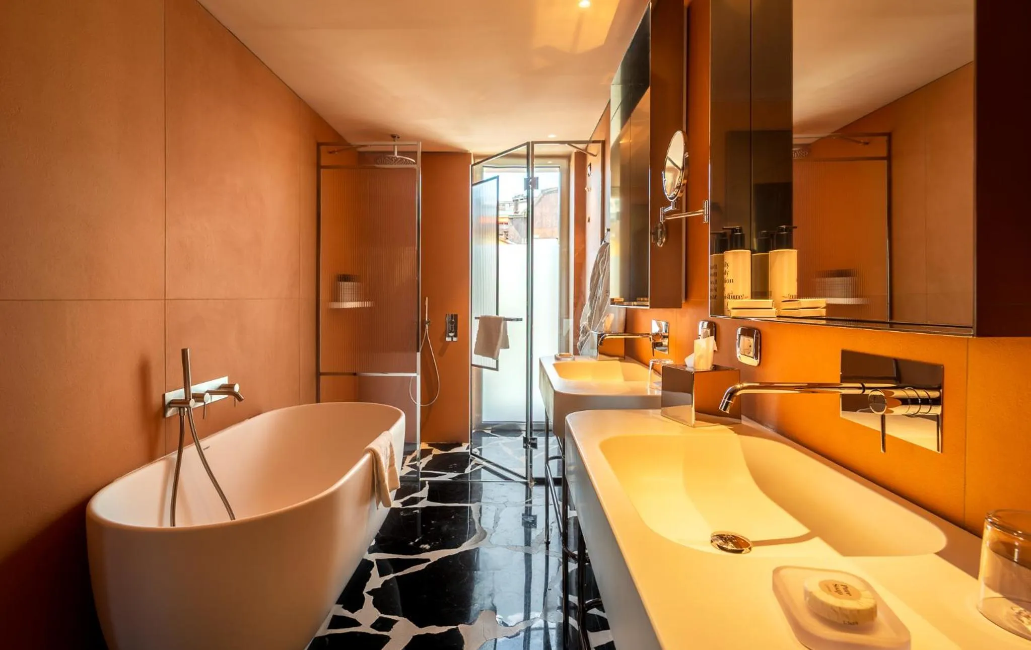 Shower in Hotel Calimala Milano