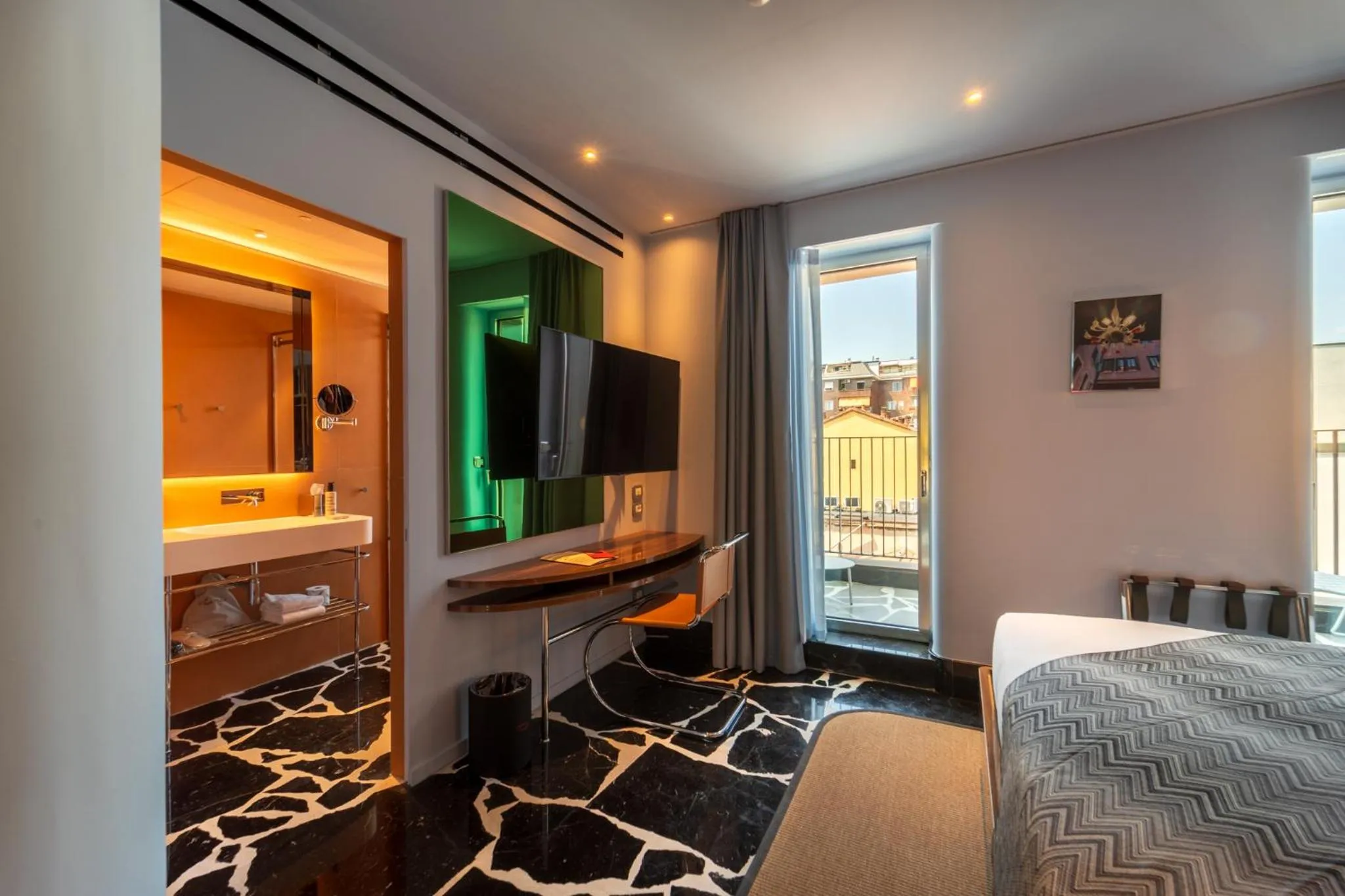 Photo of the whole room, Bed in Hotel Calimala Milano