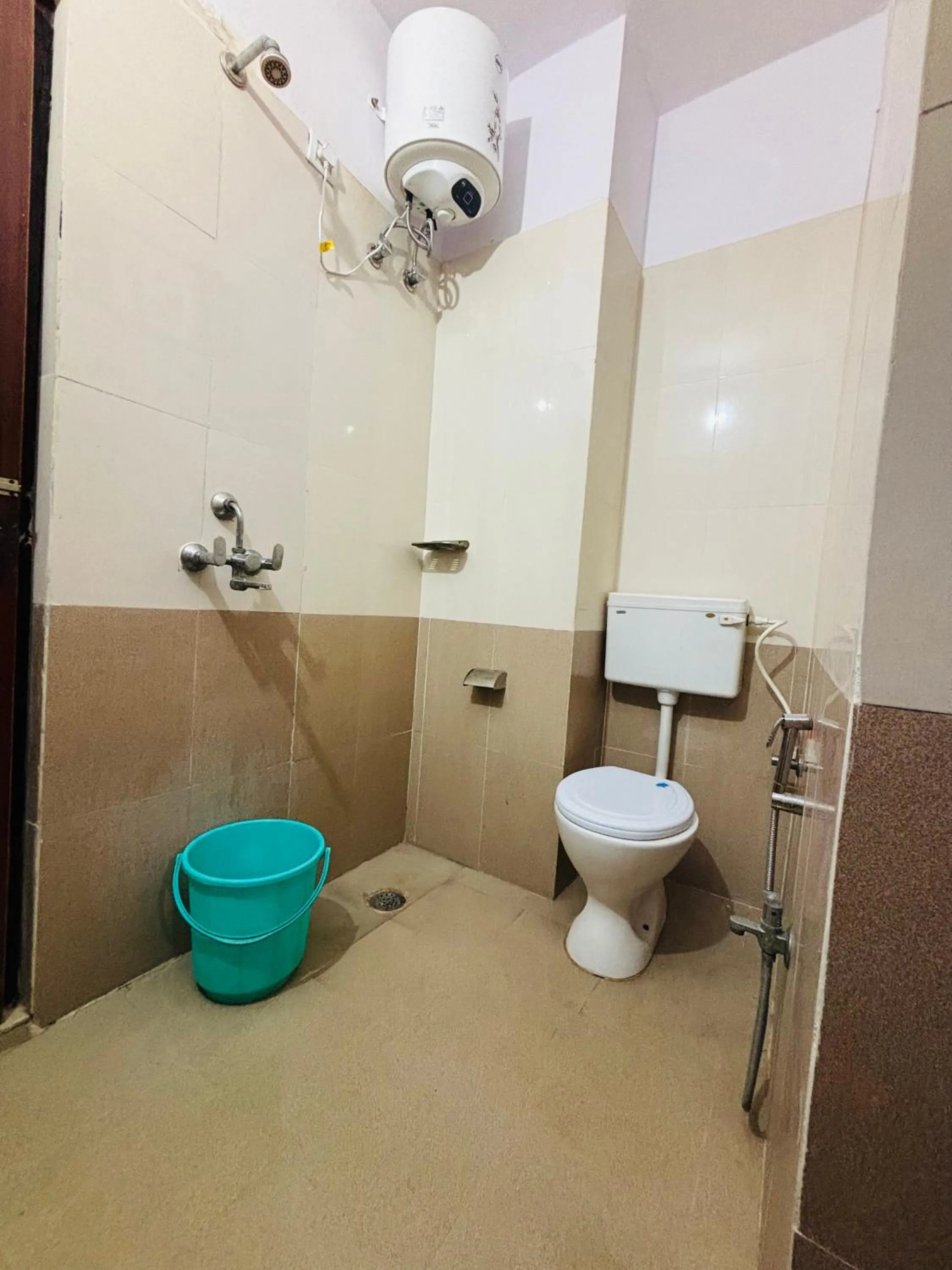 Shower in Akshay continental