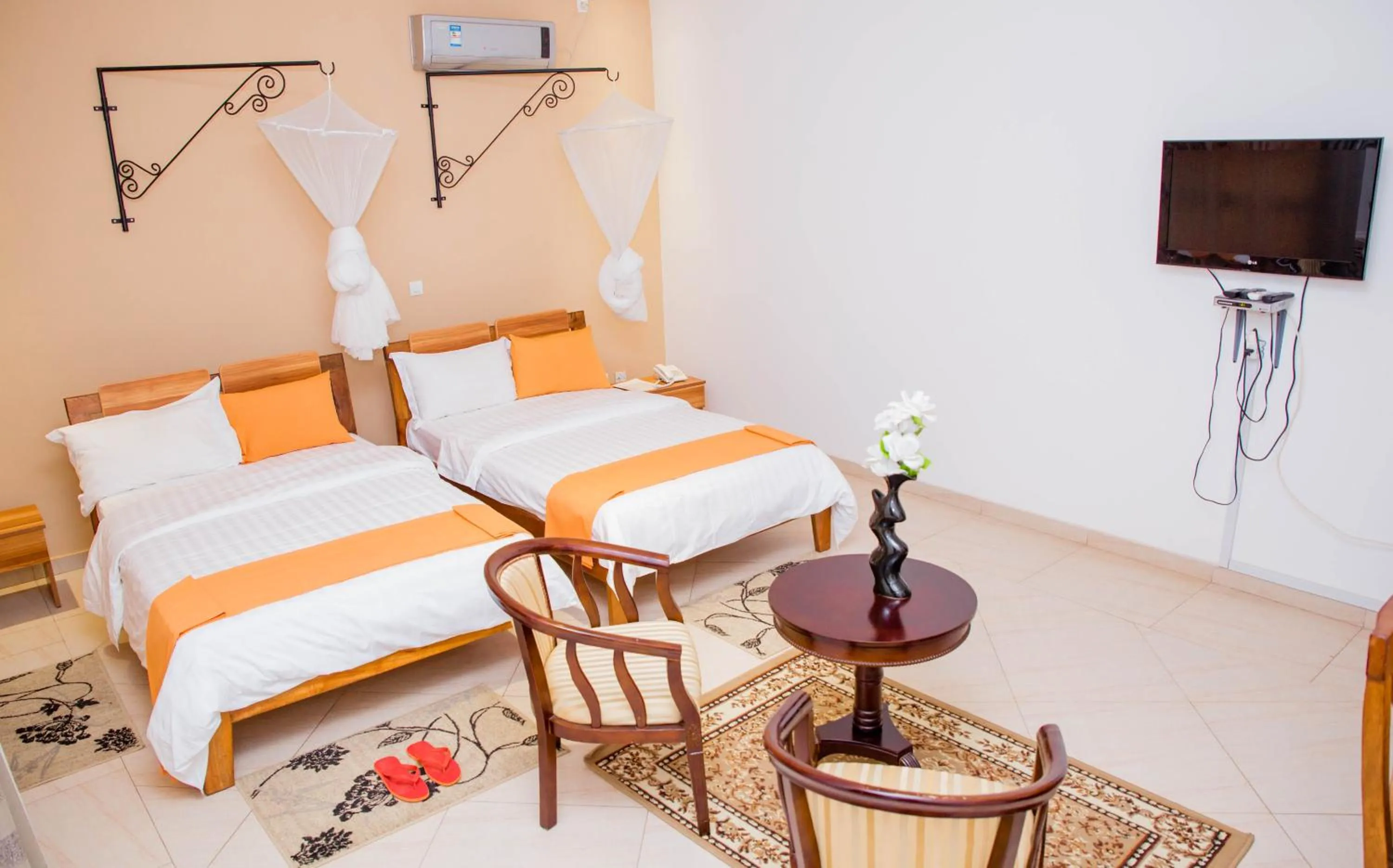 Bed in Mountain's View Hotel