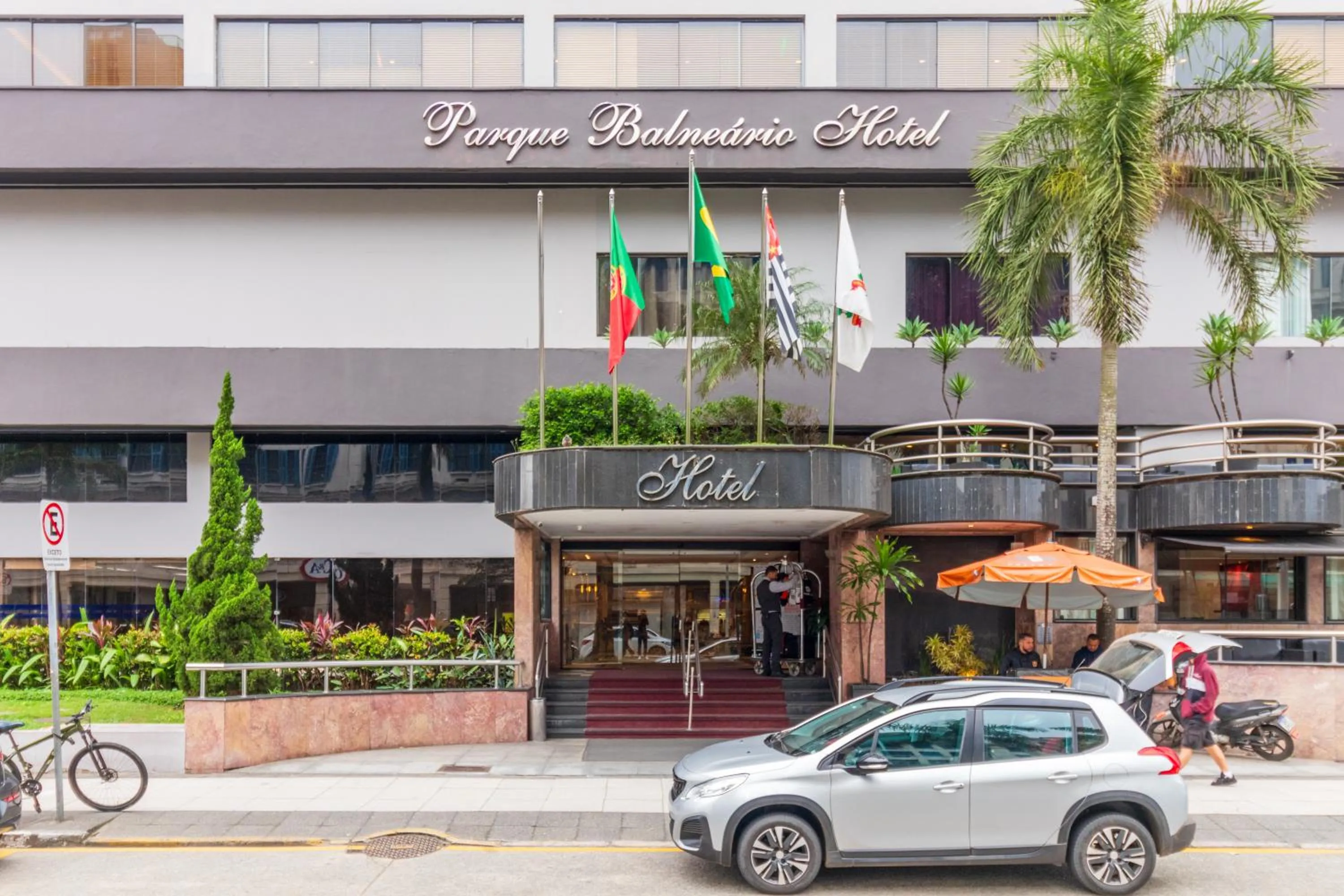 Property building in Parque Balneário Hotel Santos by Castelo Itaipava