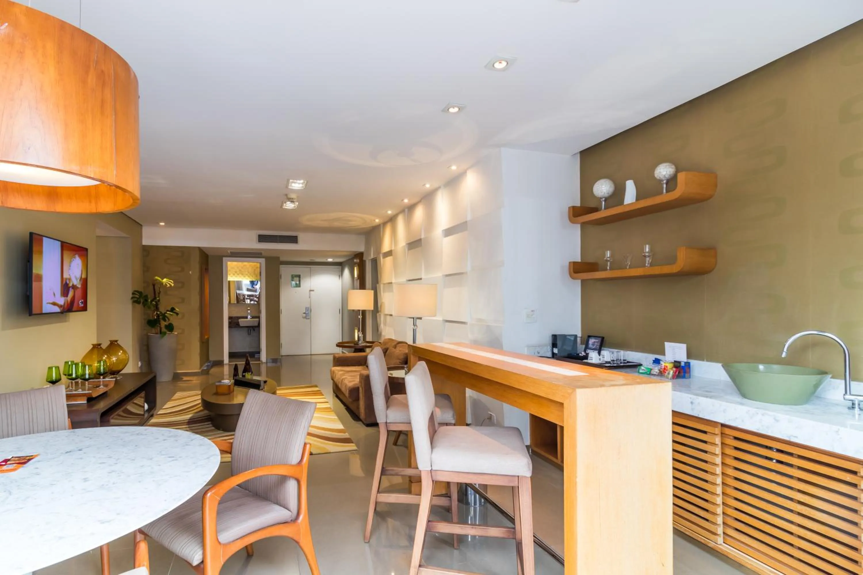 TV and multimedia in Parque Balneário Hotel Santos by Castelo Itaipava