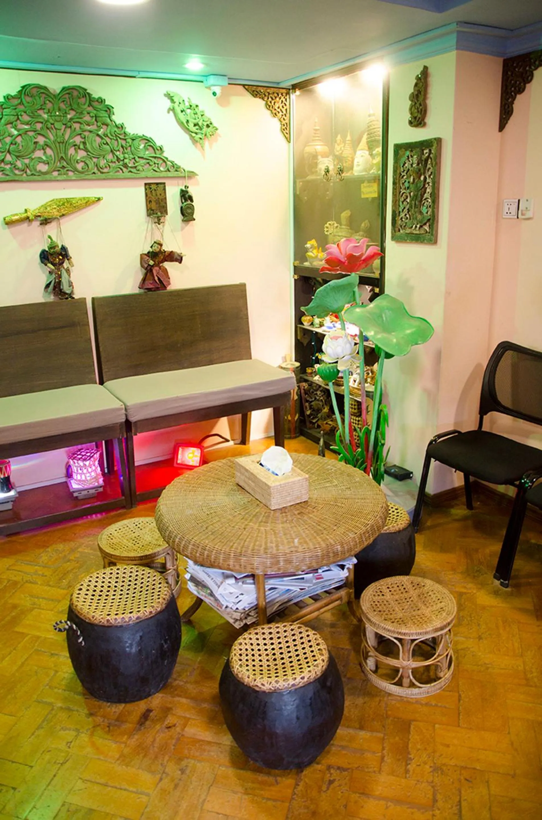 Communal lounge/ TV room in Shannkalay Hostel