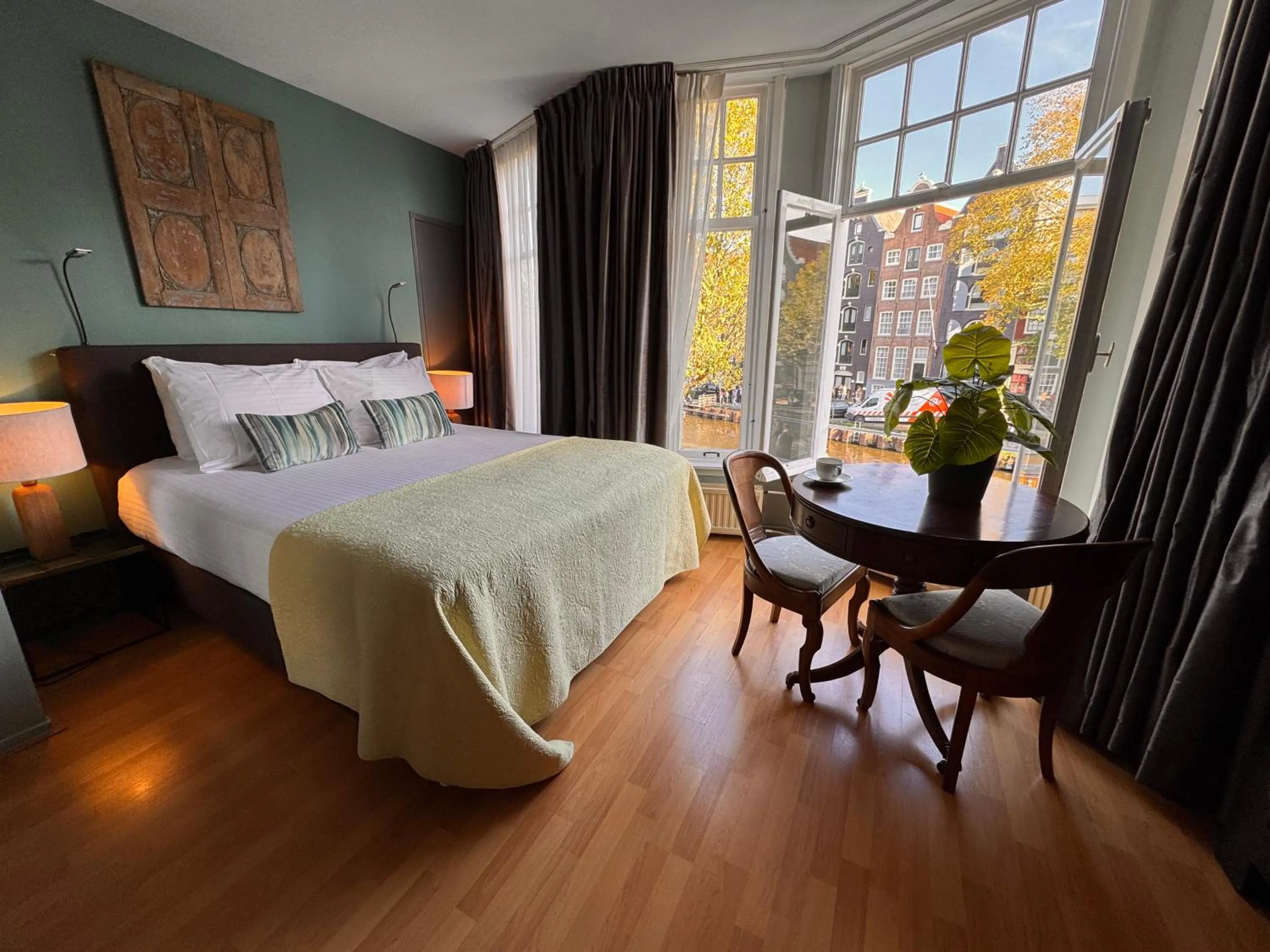 View (from property/room), Bed in Décor Canal House