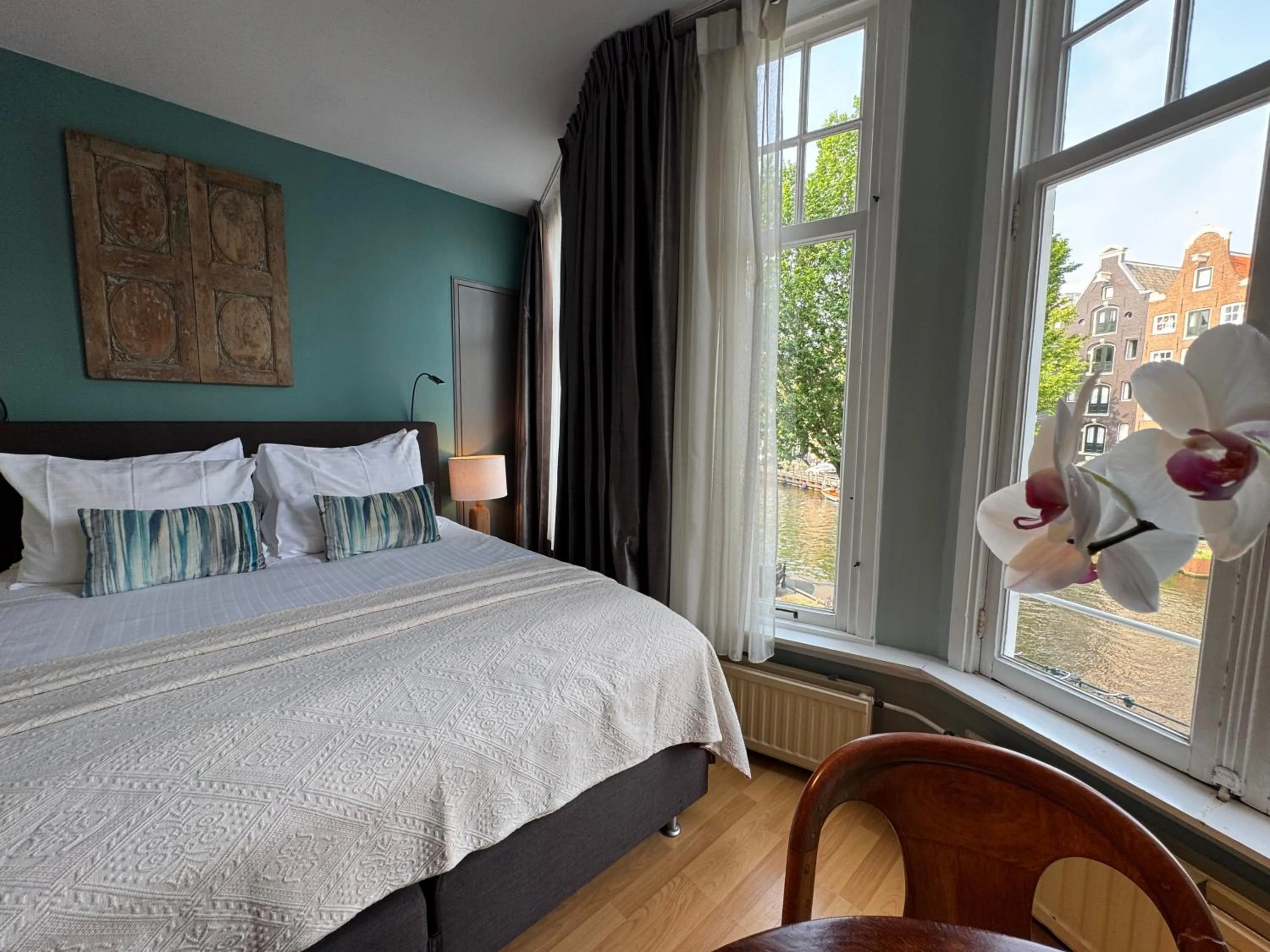 Bathroom, Bed in Décor Canal House