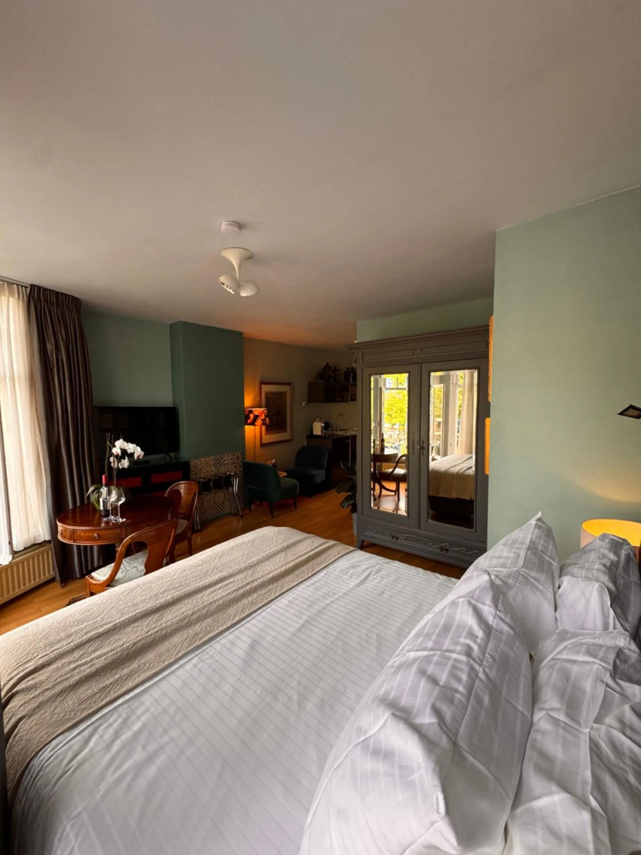 Bedroom, Bed in Décor Canal House