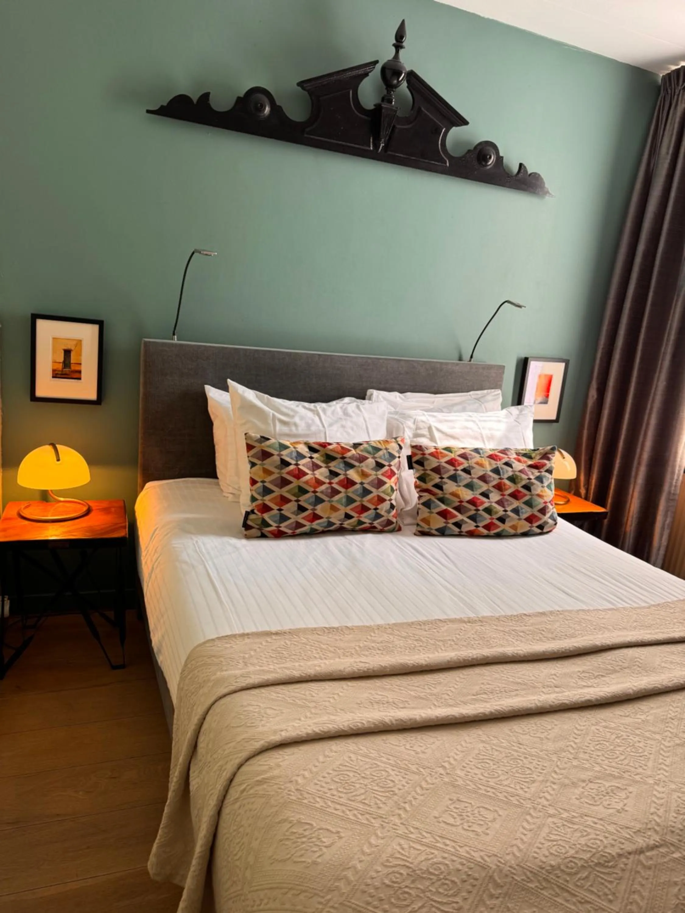 Bedroom, Bed in Décor Canal House