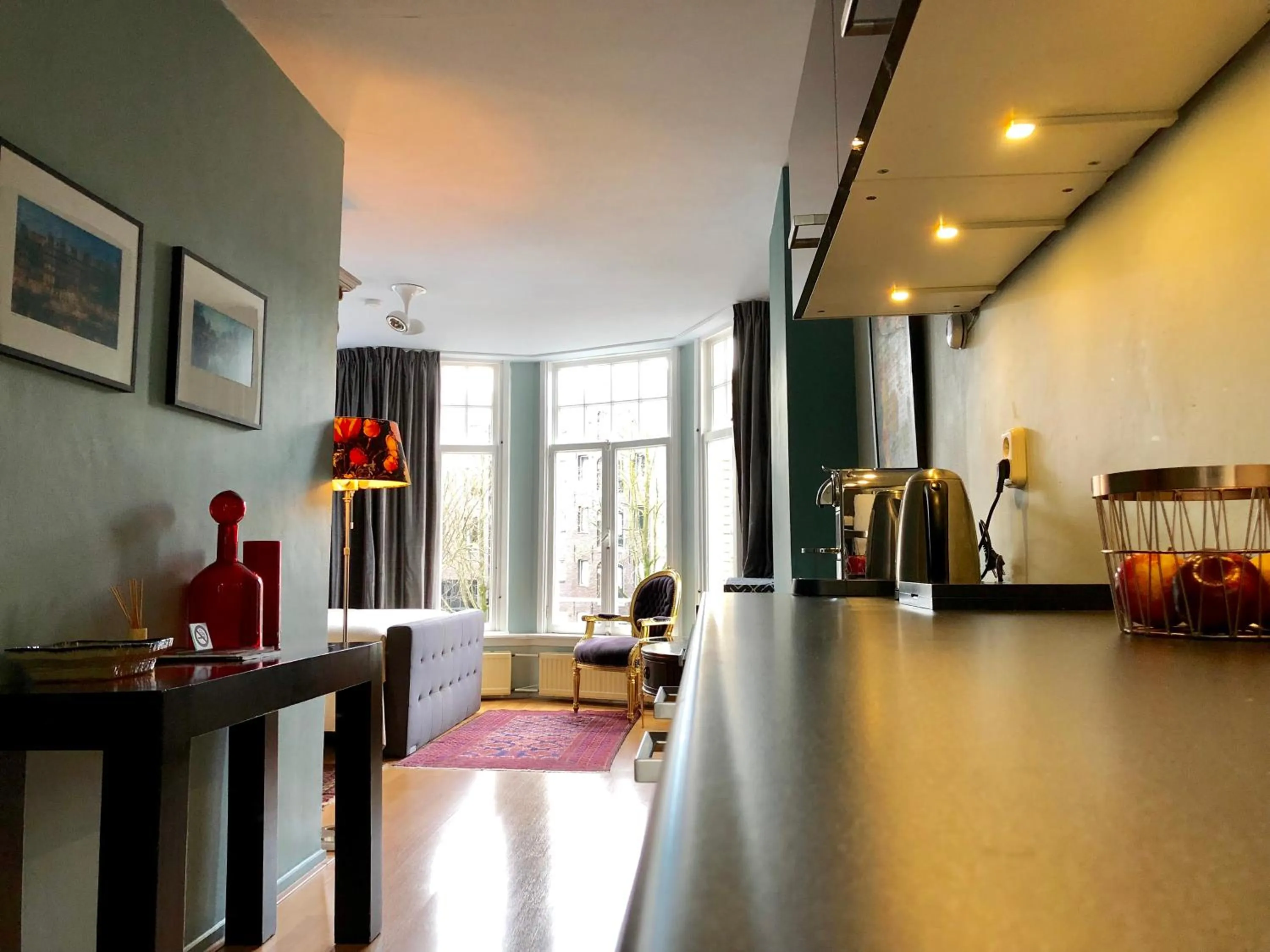 Coffee/tea facilities in Décor Canal House