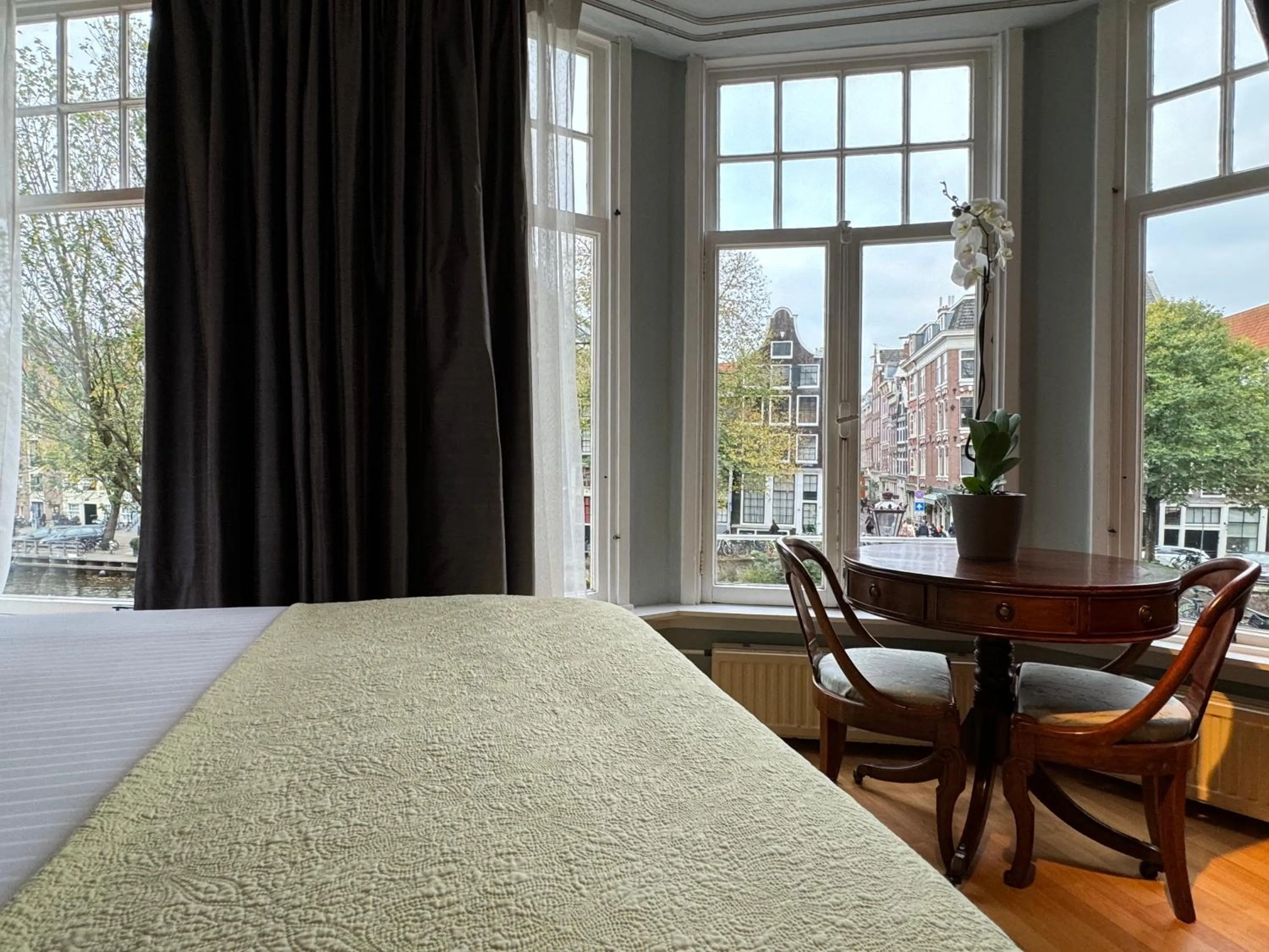 View (from property/room), Bed in Décor Canal House