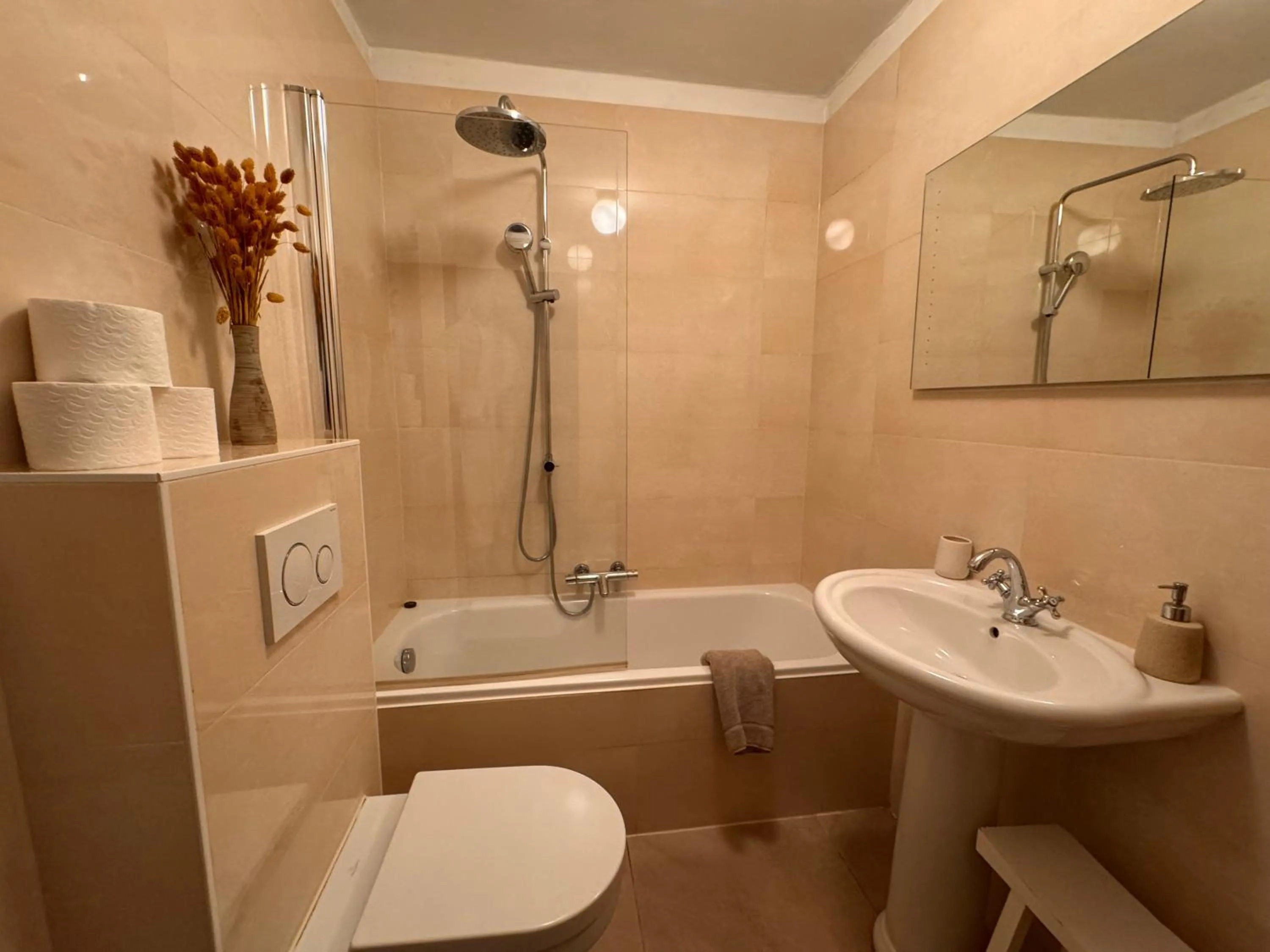 Property building in Décor Canal House