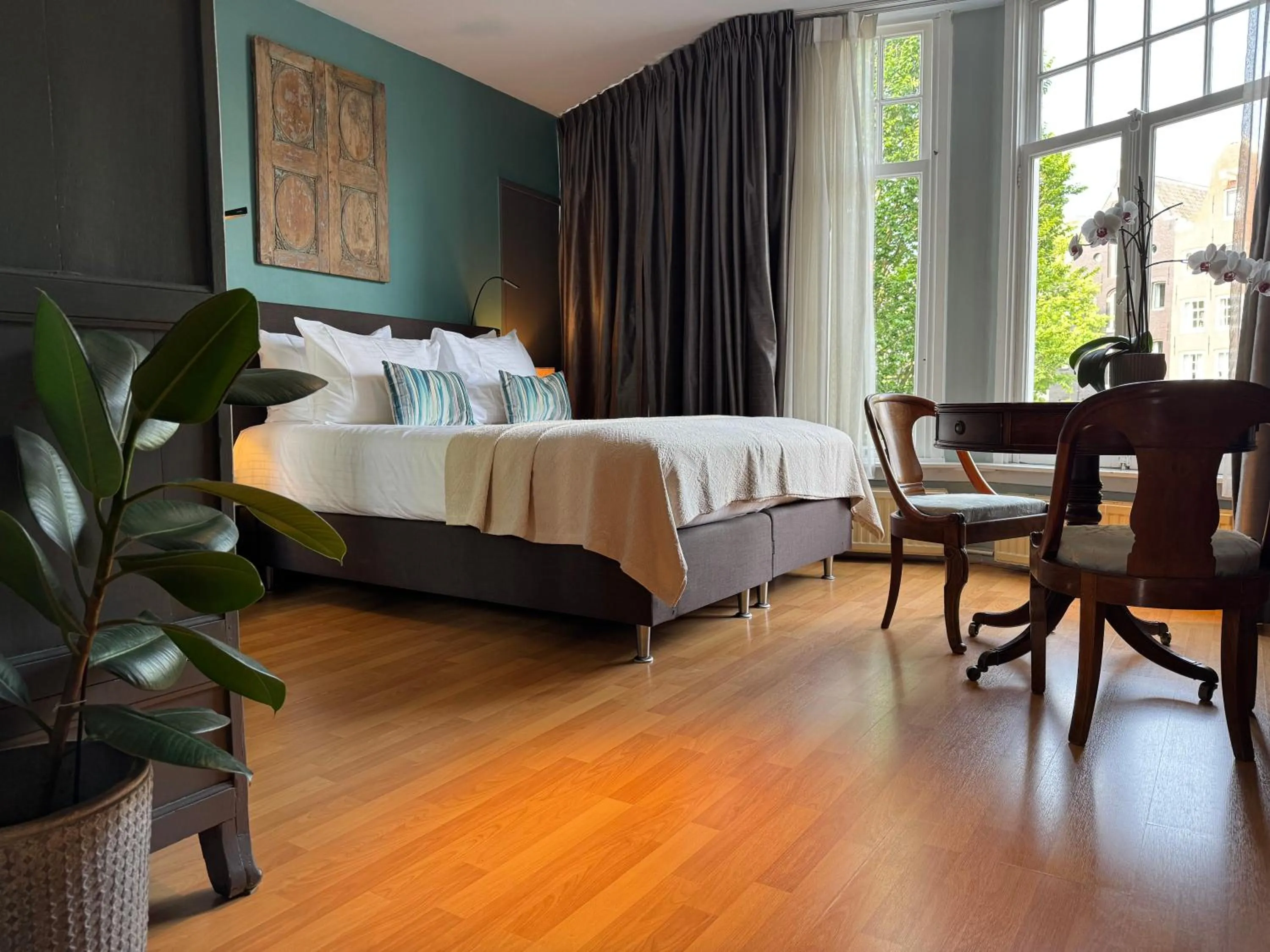 Bedroom, Bed in Décor Canal House