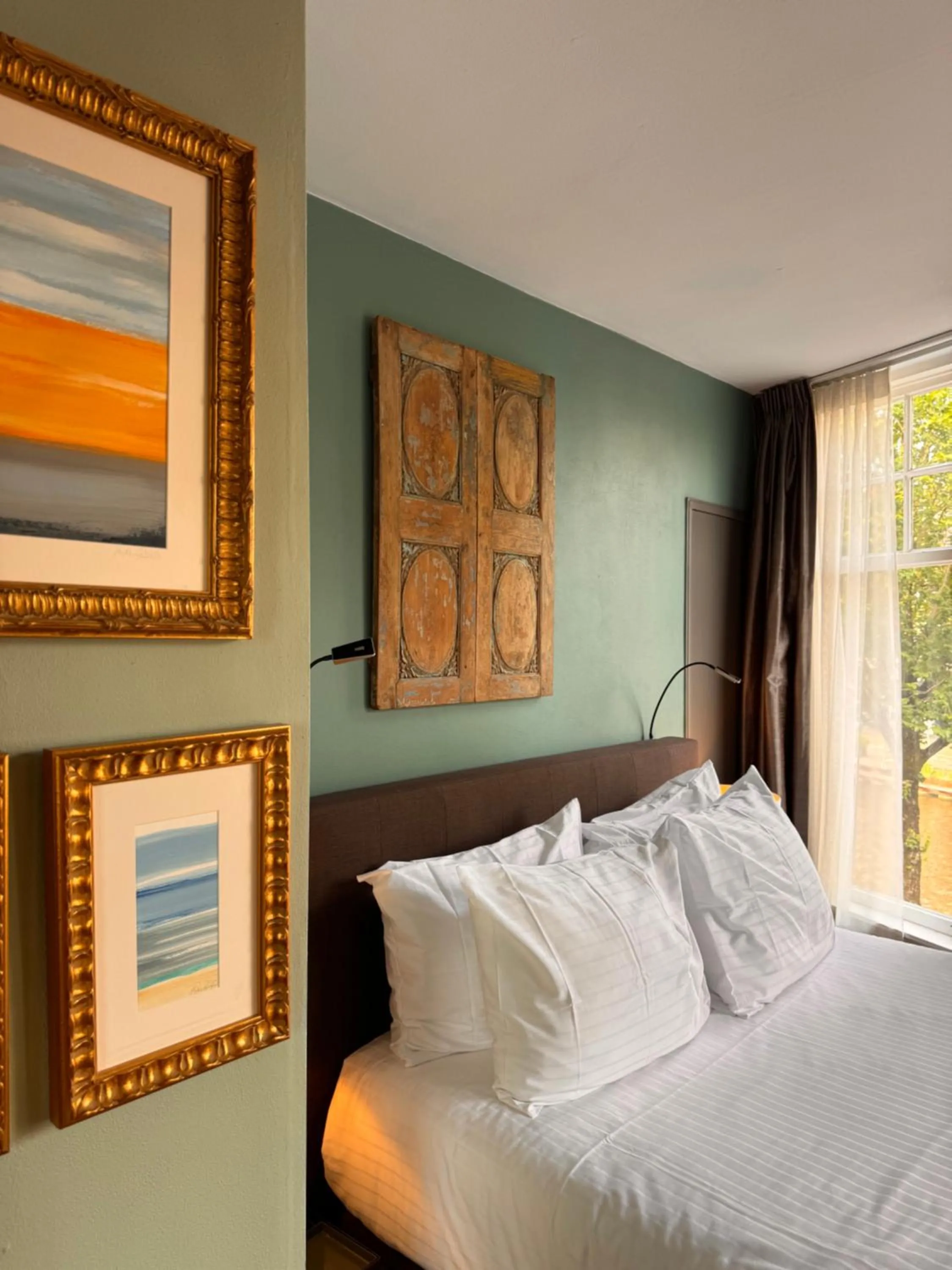 Bedroom, Bed in Décor Canal House