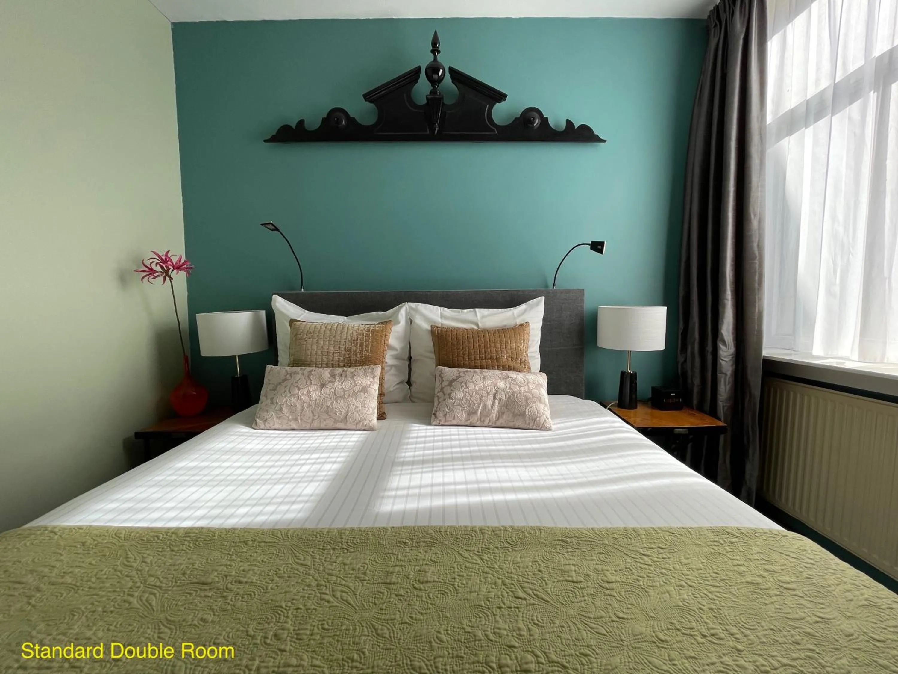 Bedroom, Bed in Décor Canal House