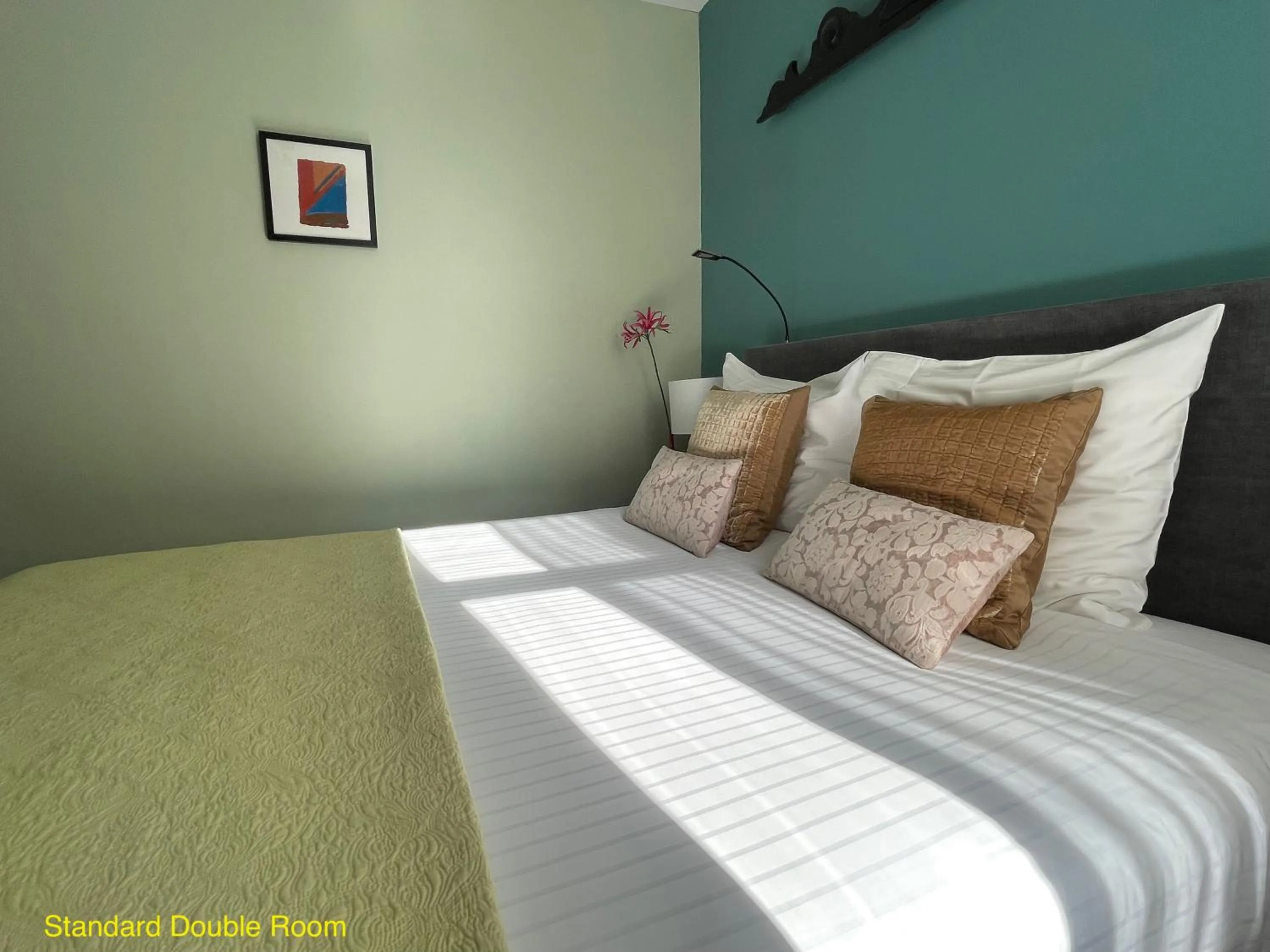 Bedroom, Bed in Décor Canal House