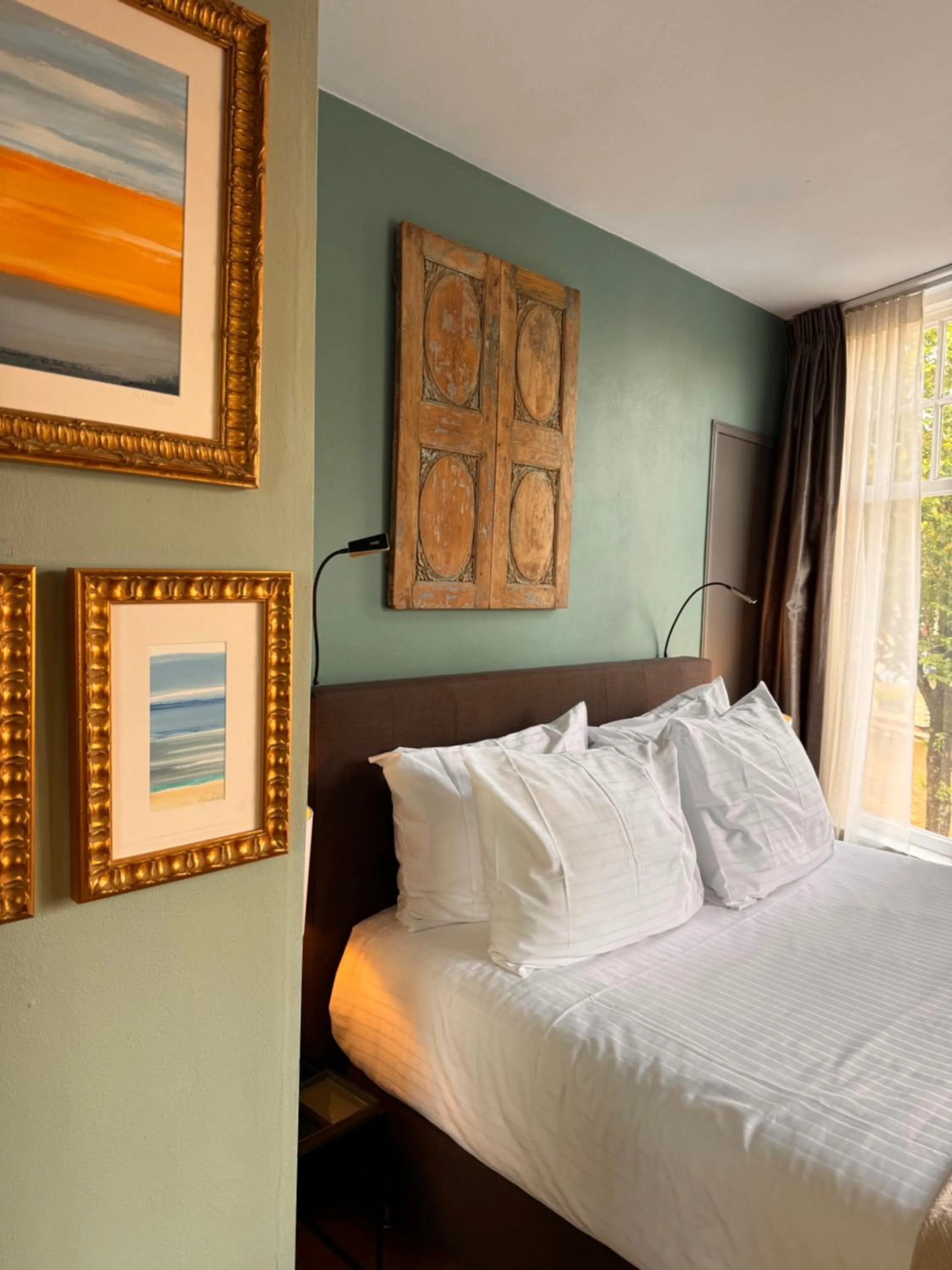 Bedroom, Bed in Décor Canal House