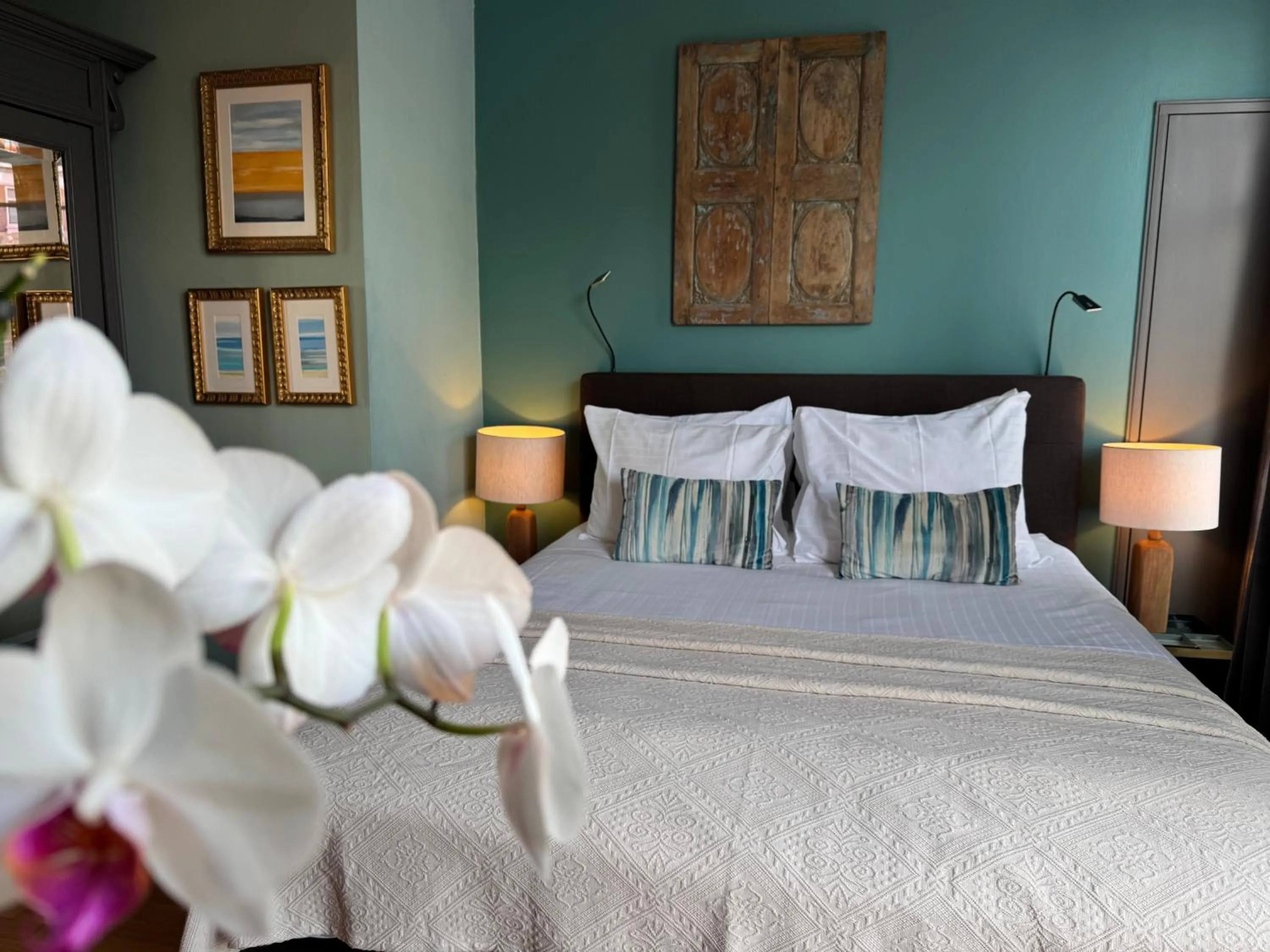 Bedroom, Bed in Décor Canal House