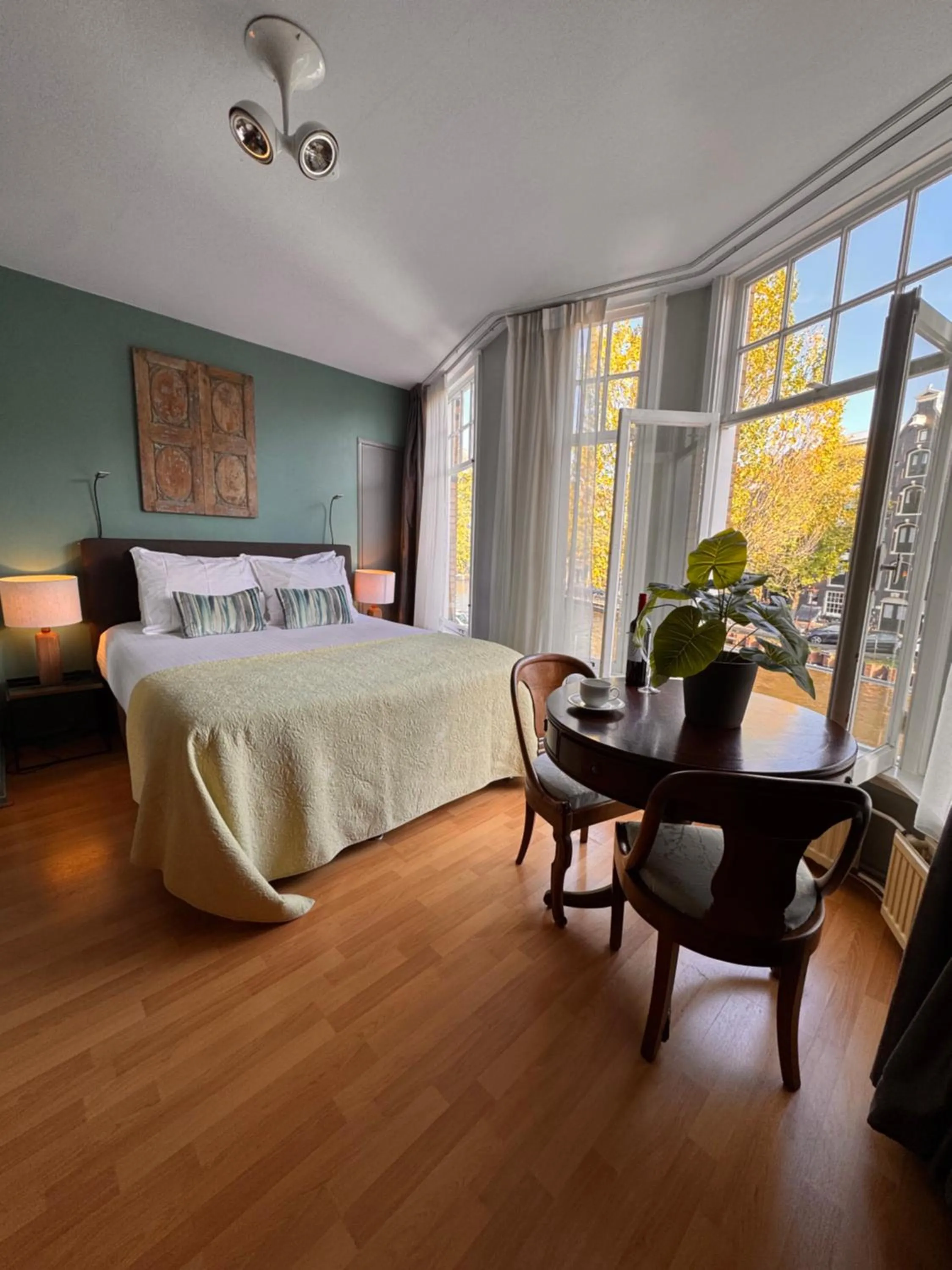 View (from property/room), Bed in Décor Canal House