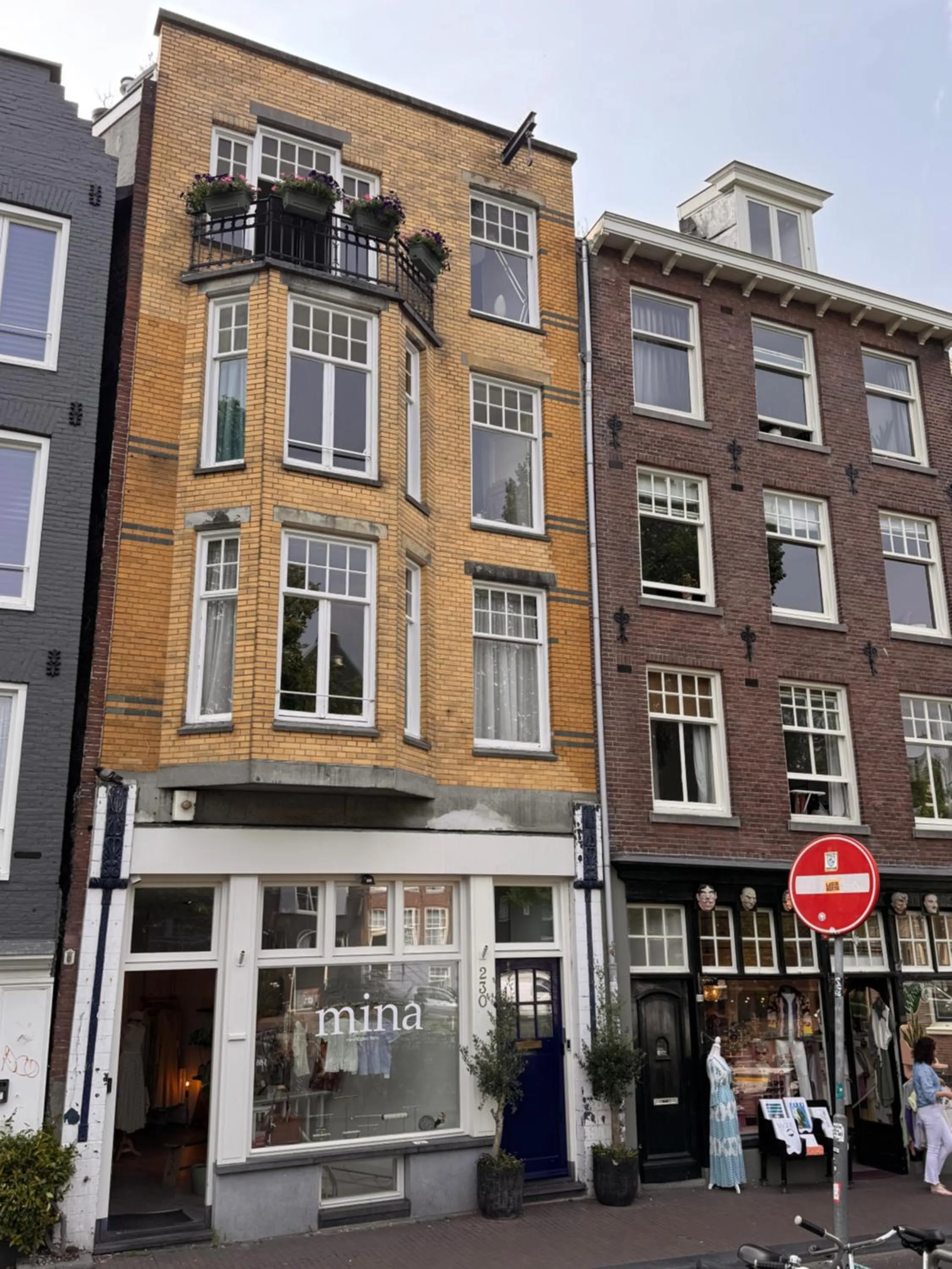 Property building in Décor Canal House