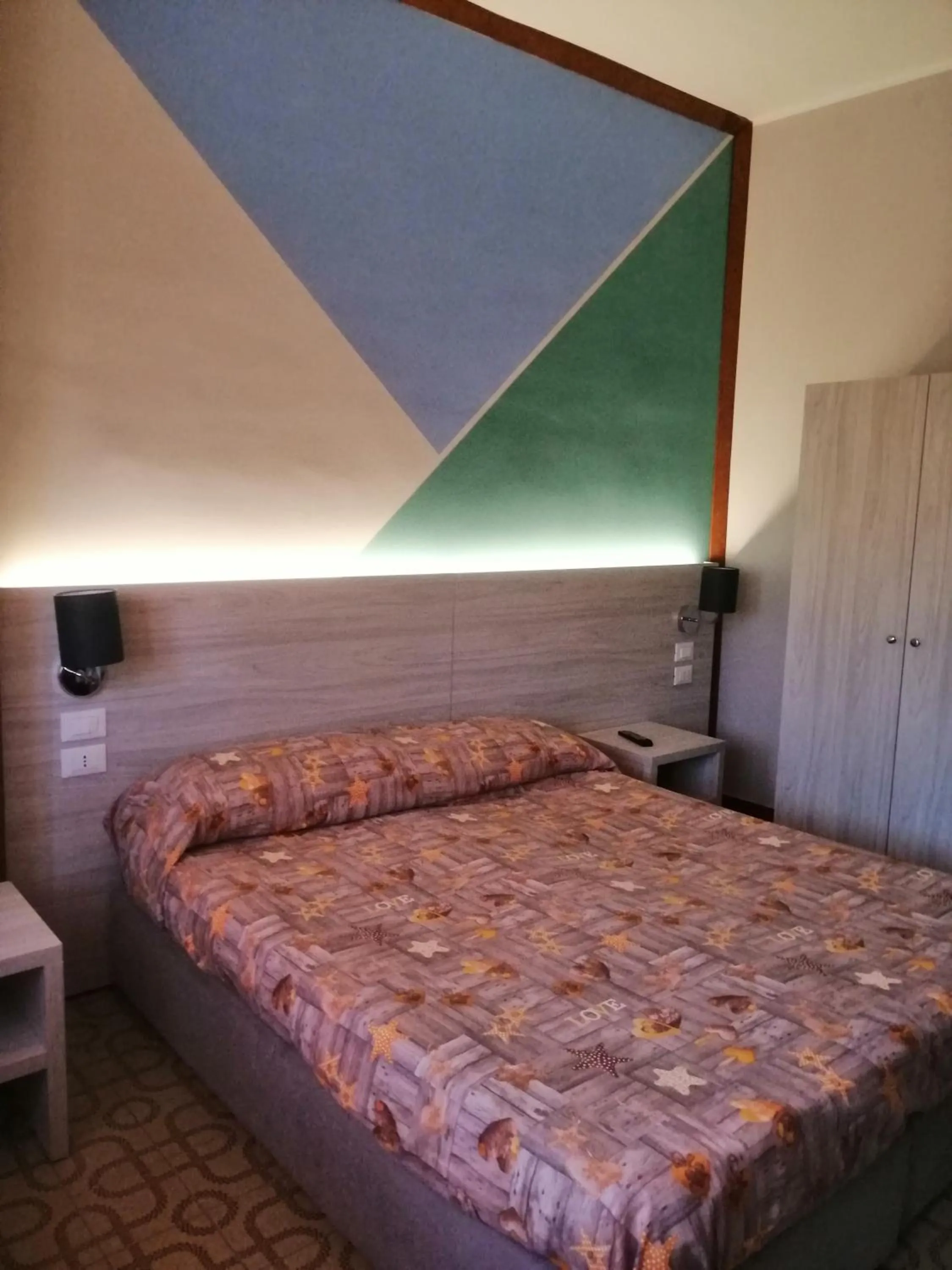 Bed in Cannone d'Oro