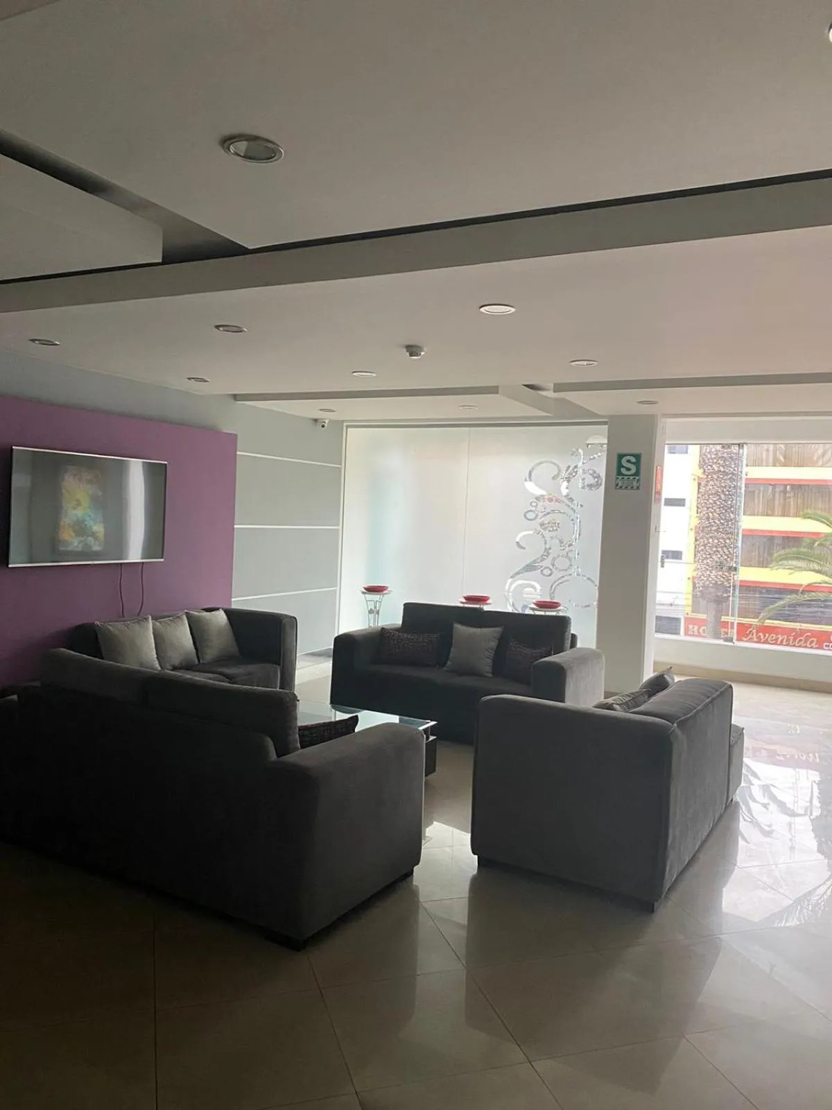 Communal lounge/ TV room in Gran Hotel Victoria