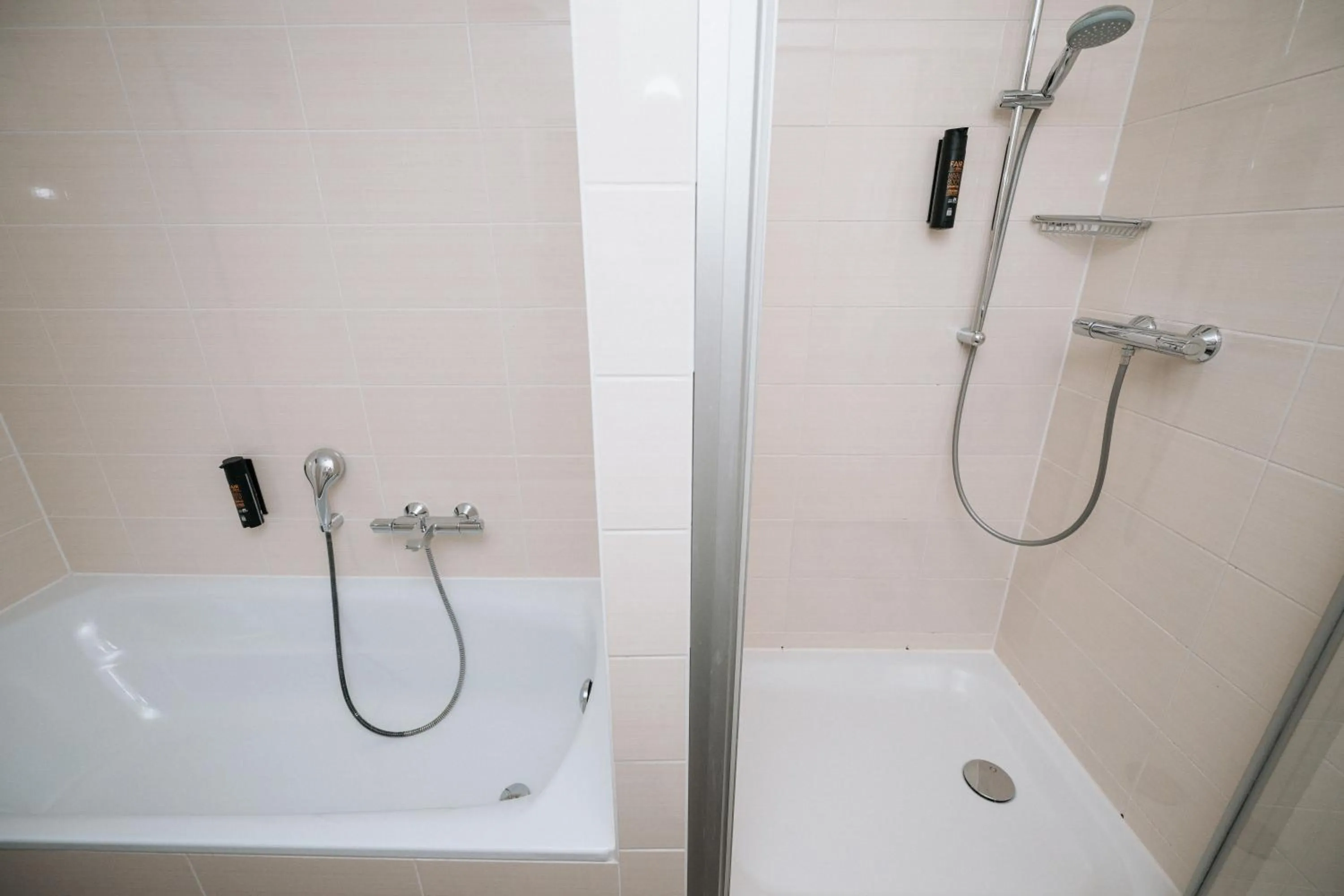 Bathroom in Coffee Fellows Hotel München-Freiham