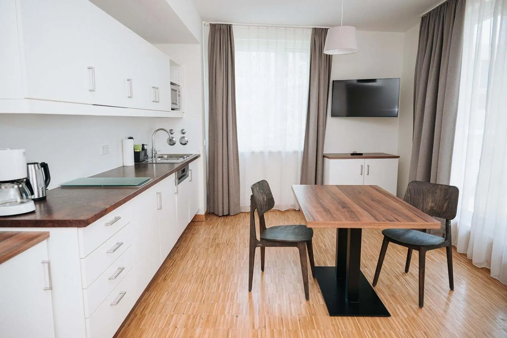 kitchen in Coffee Fellows Hotel München-Freiham