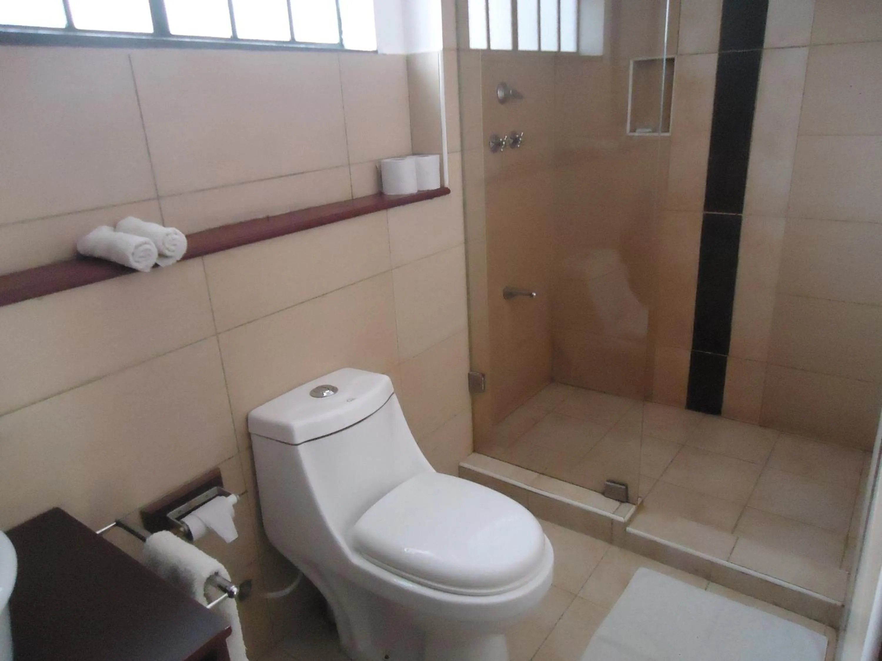 Shower in Mara River Lodge