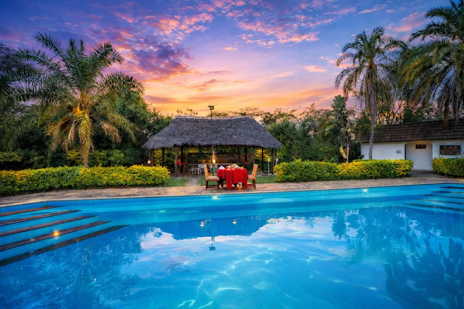 Swimming pool in Muthu Mara River Lodge