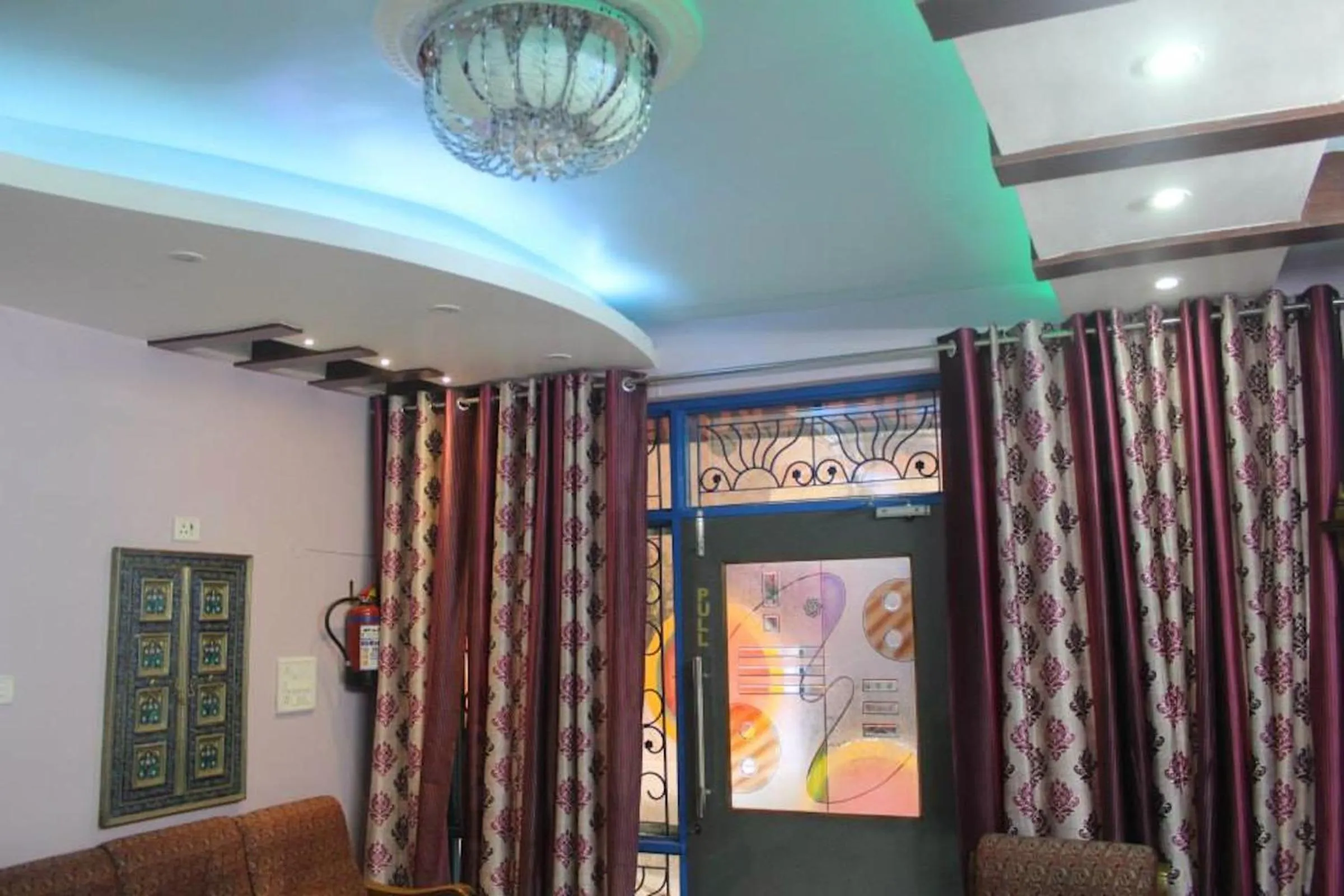 Lobby or reception in Hotel Golden Crown Laxman Jhula