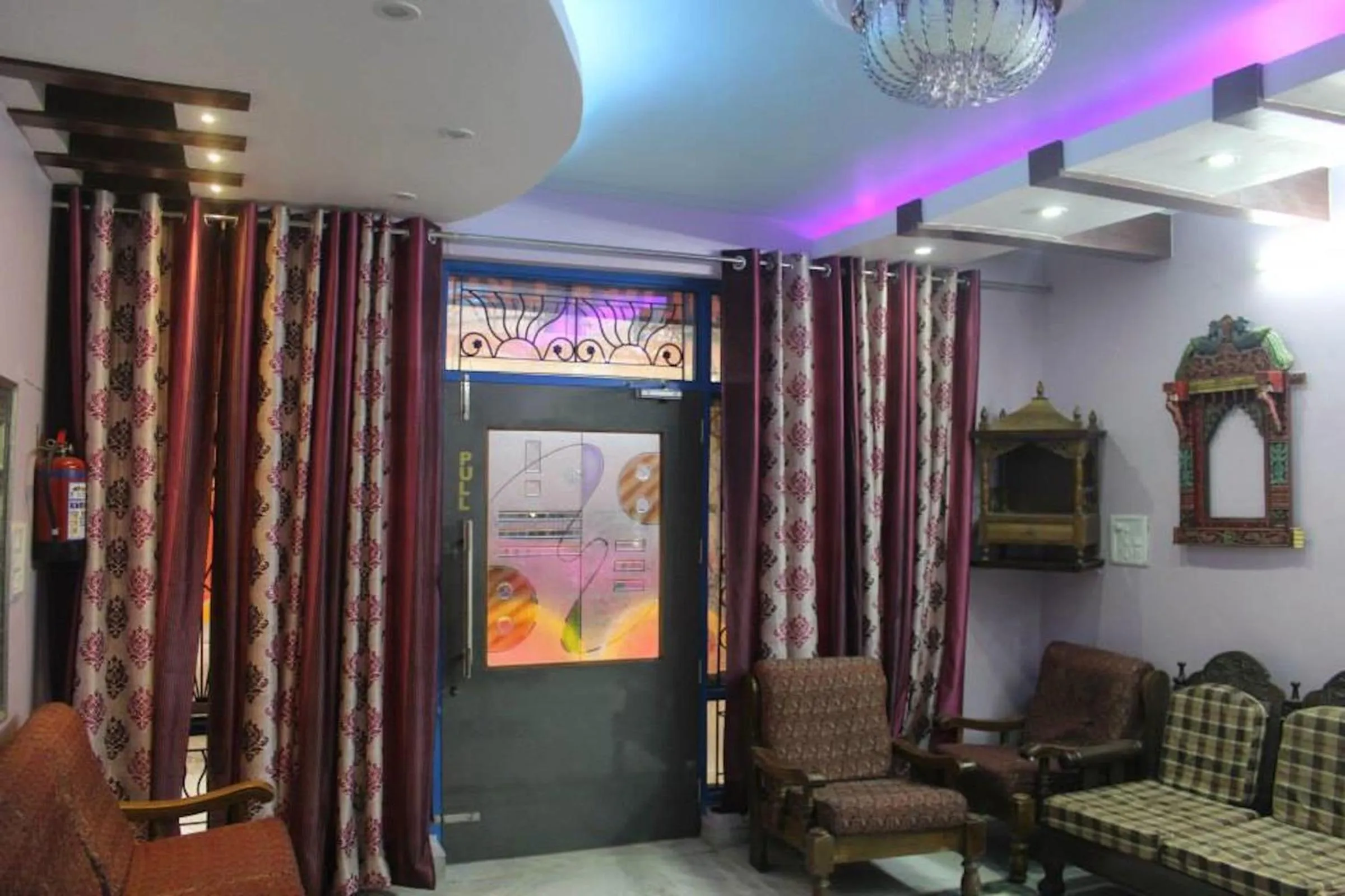 Lobby or reception in Hotel Golden Crown Laxman Jhula
